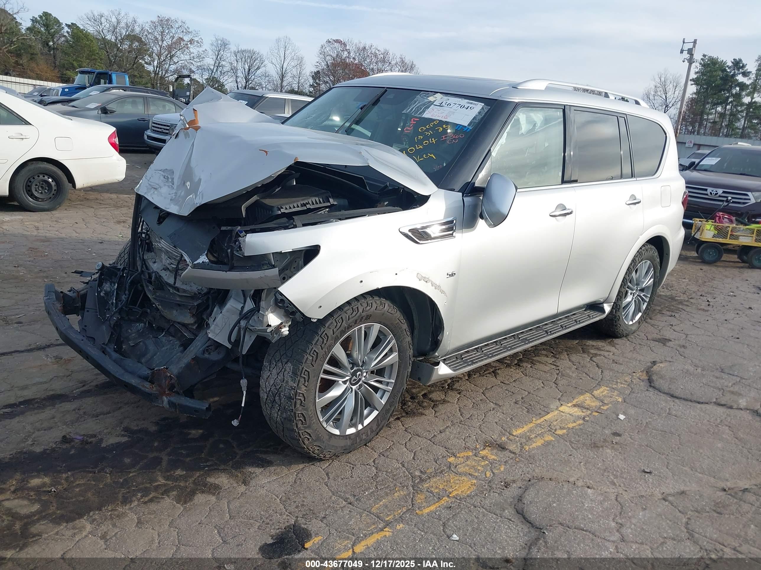 INFINITI QX80 image 2