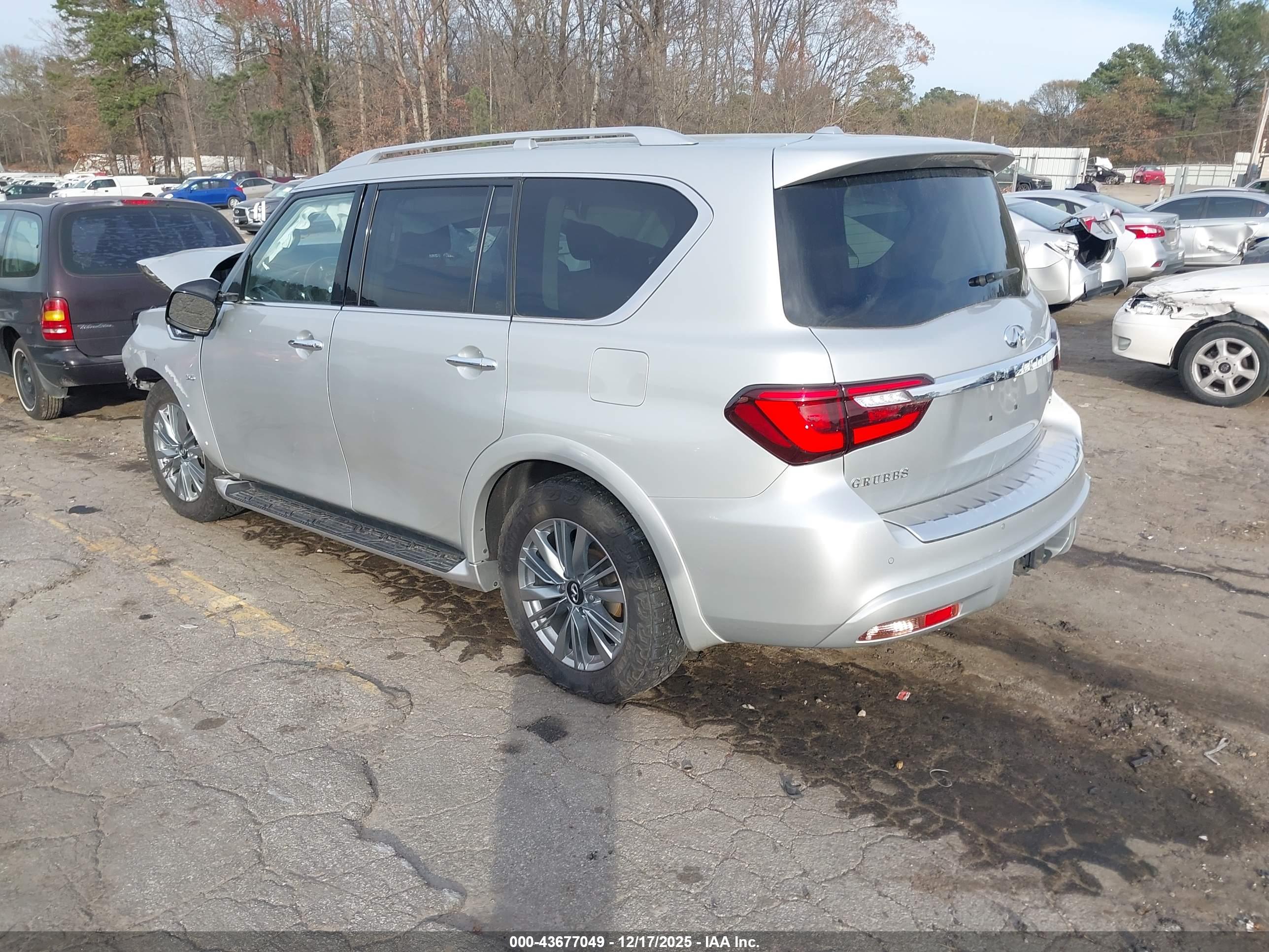 INFINITI QX80 image 3