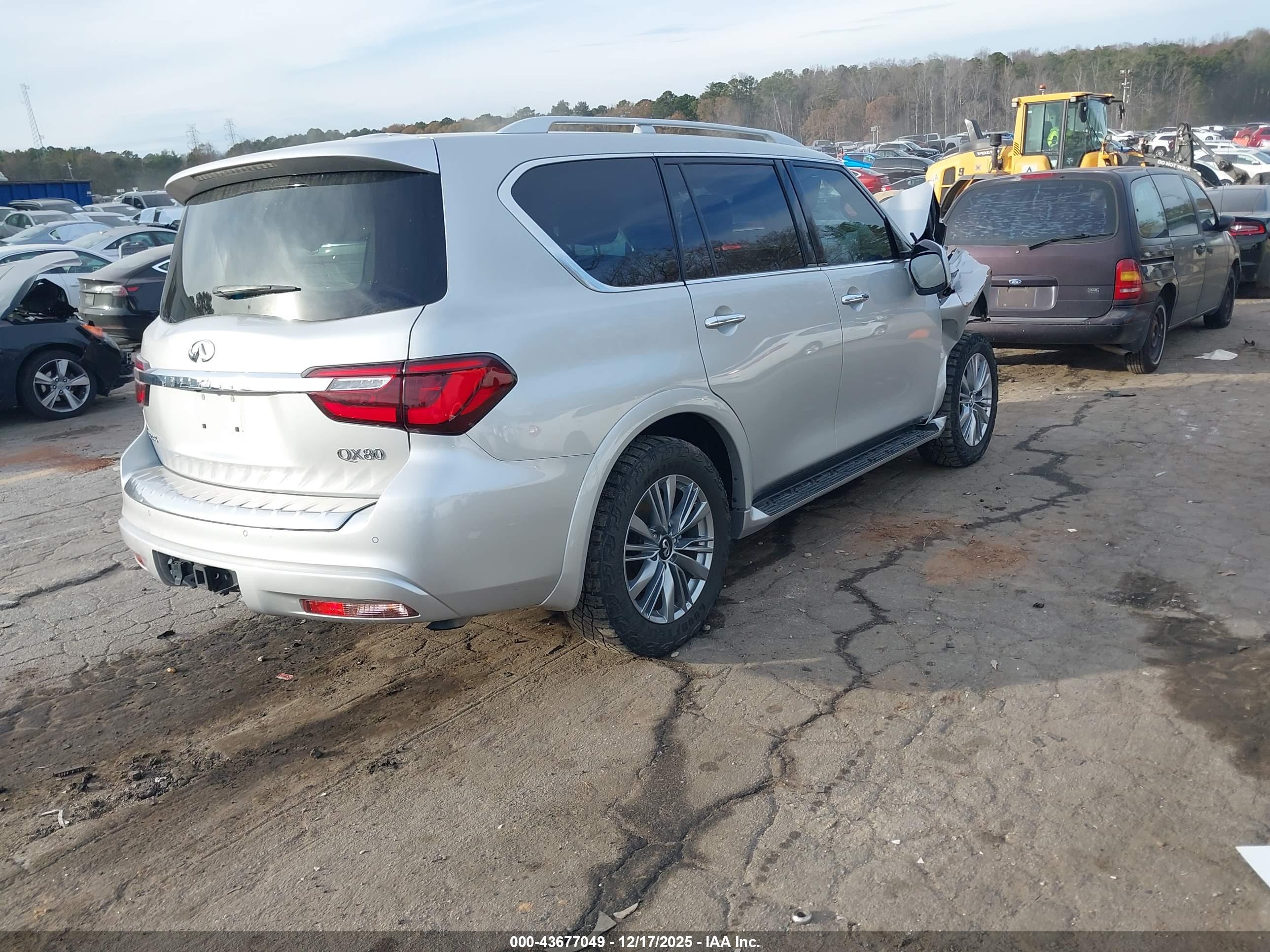 INFINITI QX80 image 4