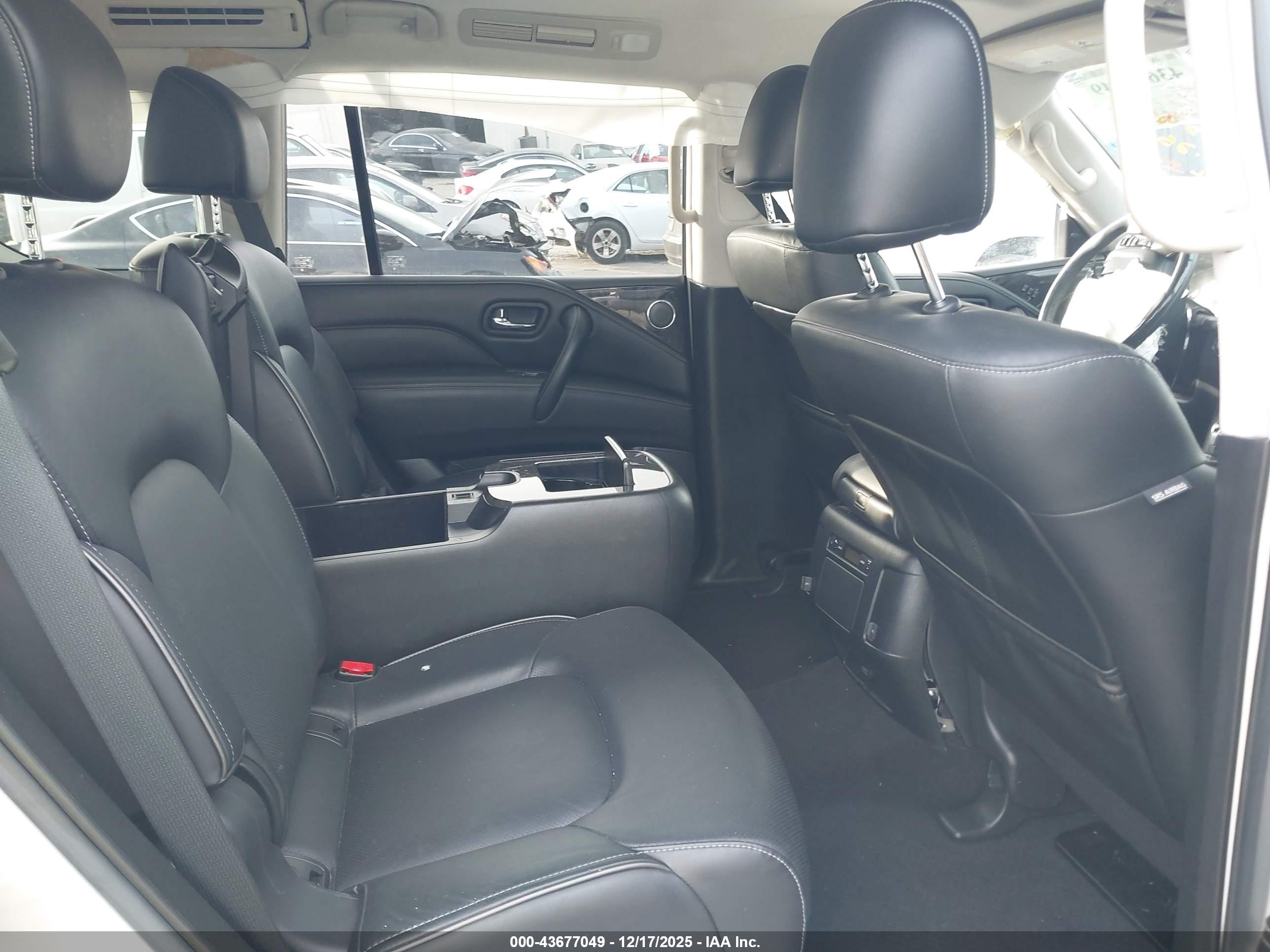 INFINITI QX80 image 8