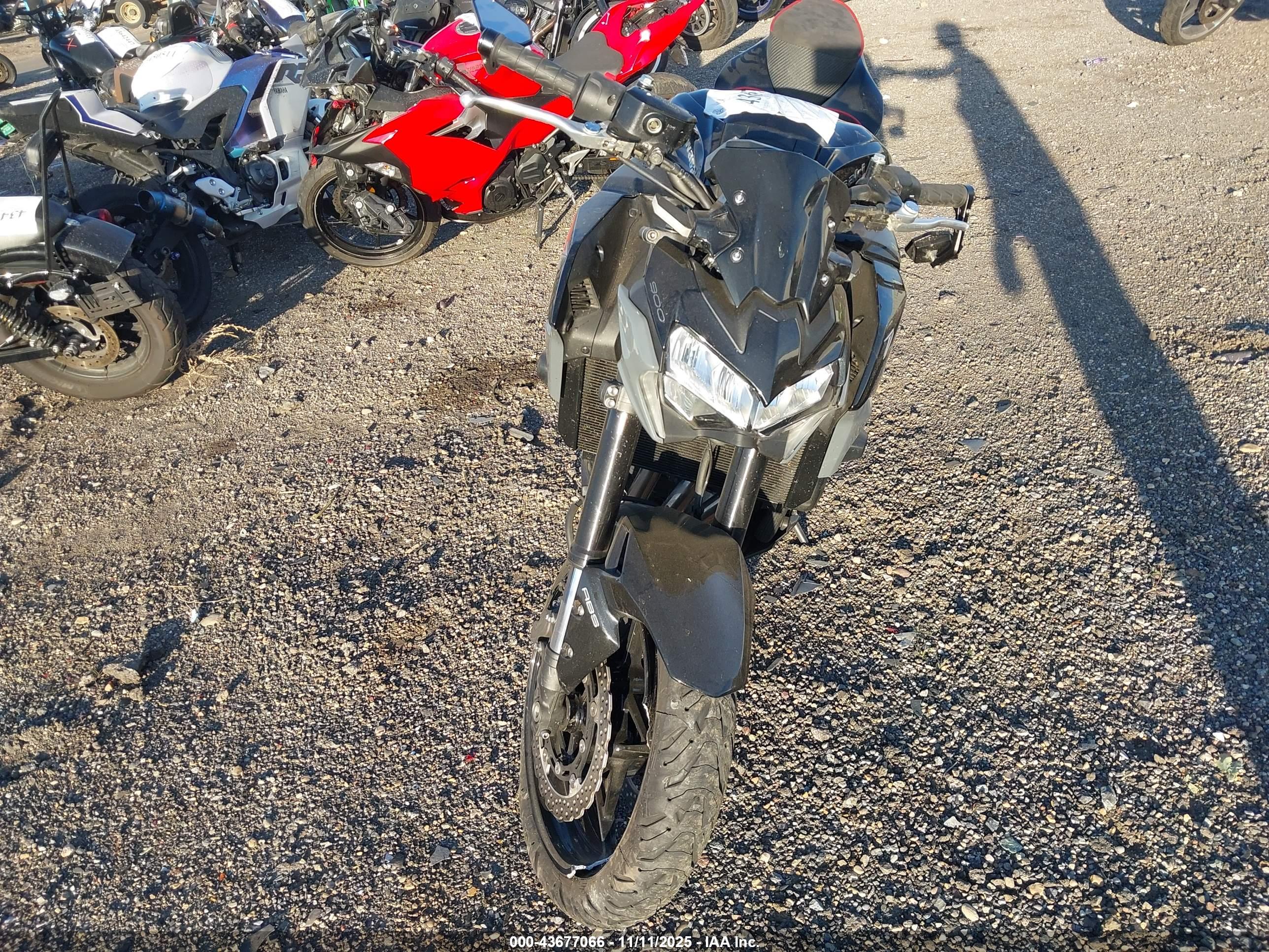 KAWASAKI ZR900 image 5