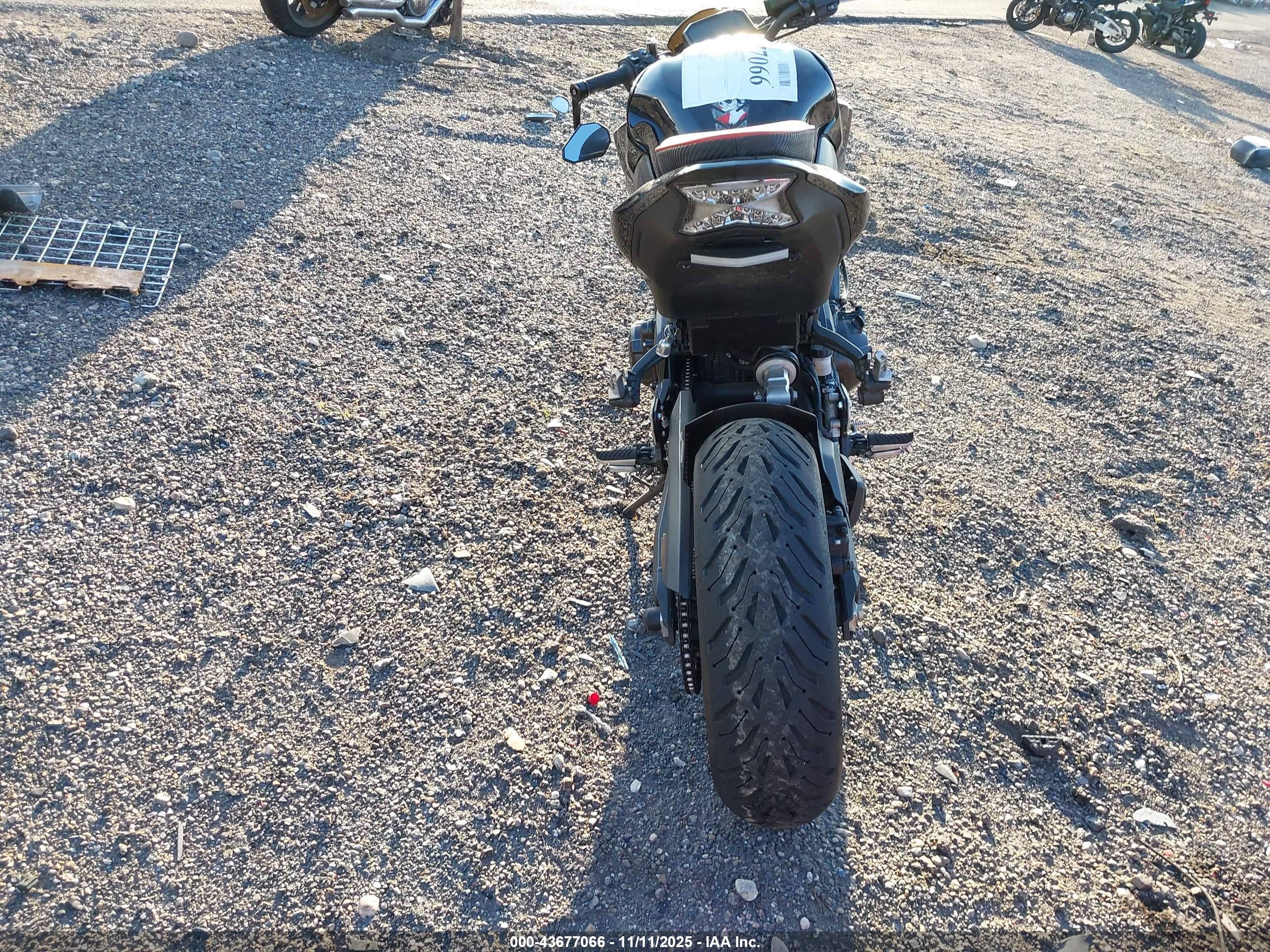 KAWASAKI ZR900 image 6