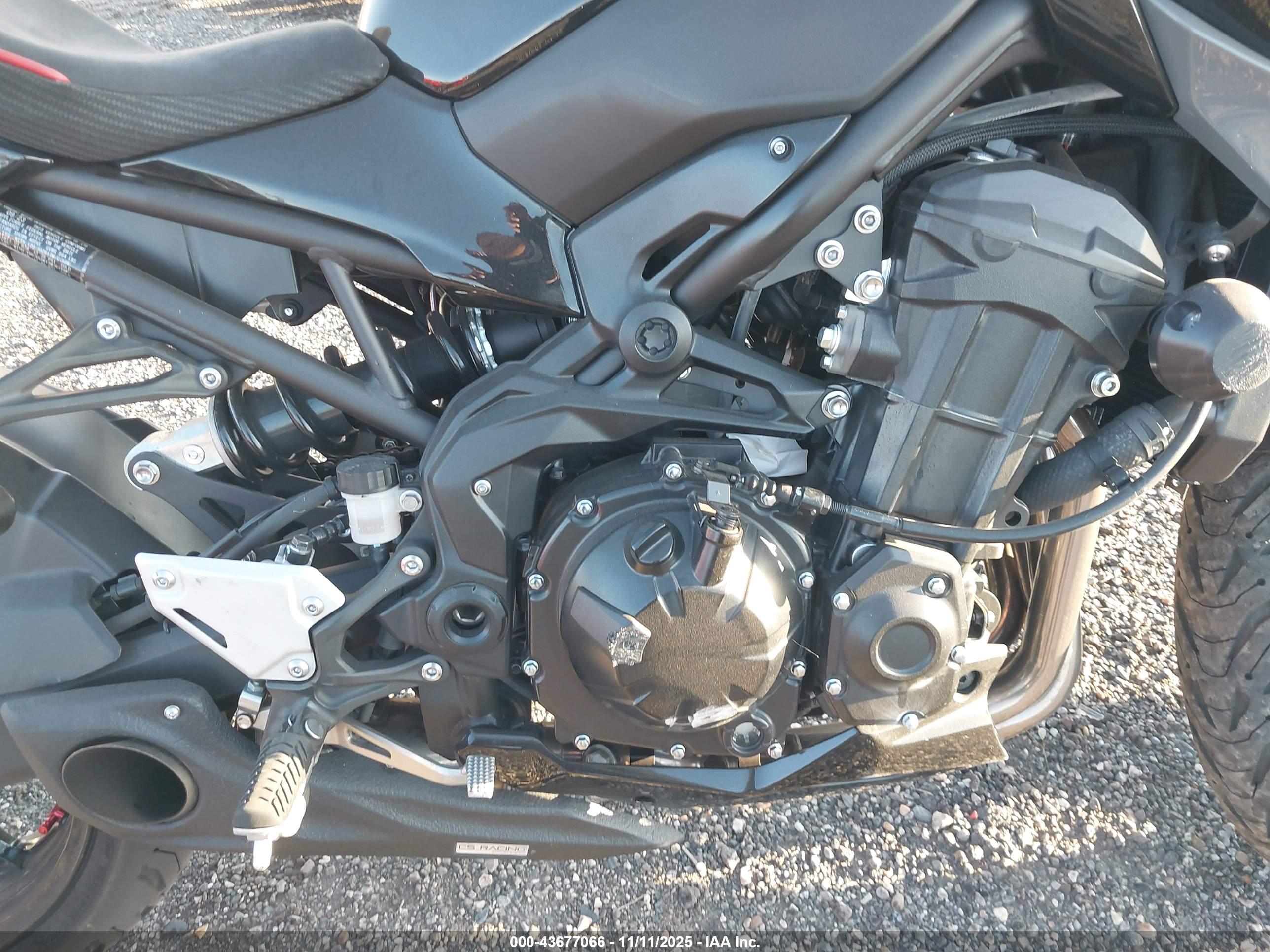 KAWASAKI ZR900 image 8