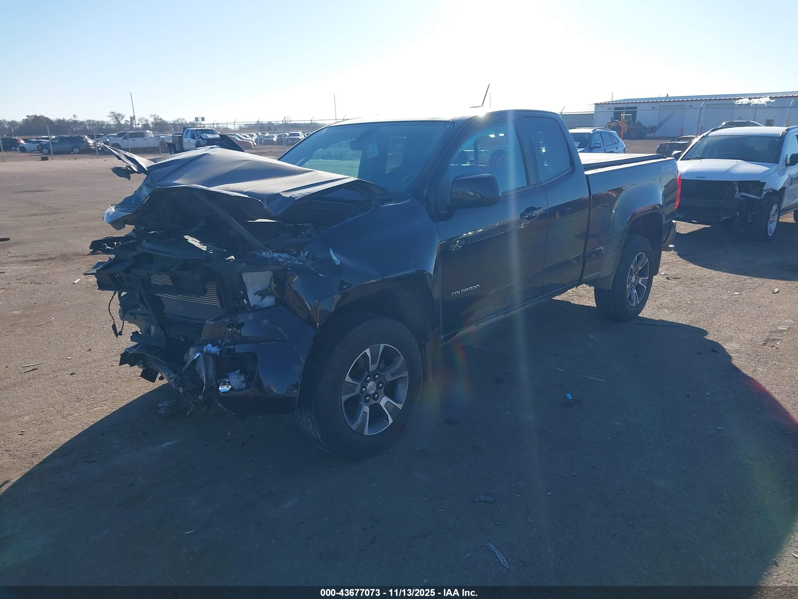 CHEVROLET COLORADO image 2