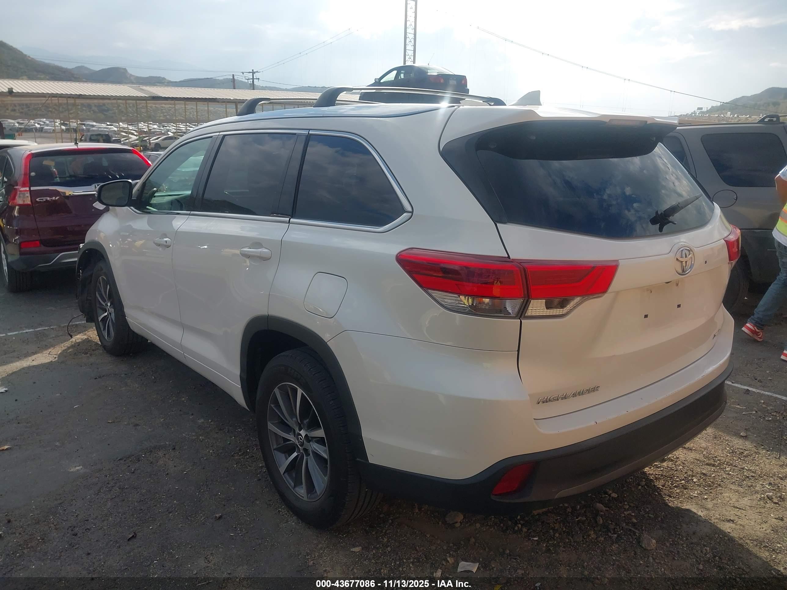 TOYOTA HIGHLANDER image 3