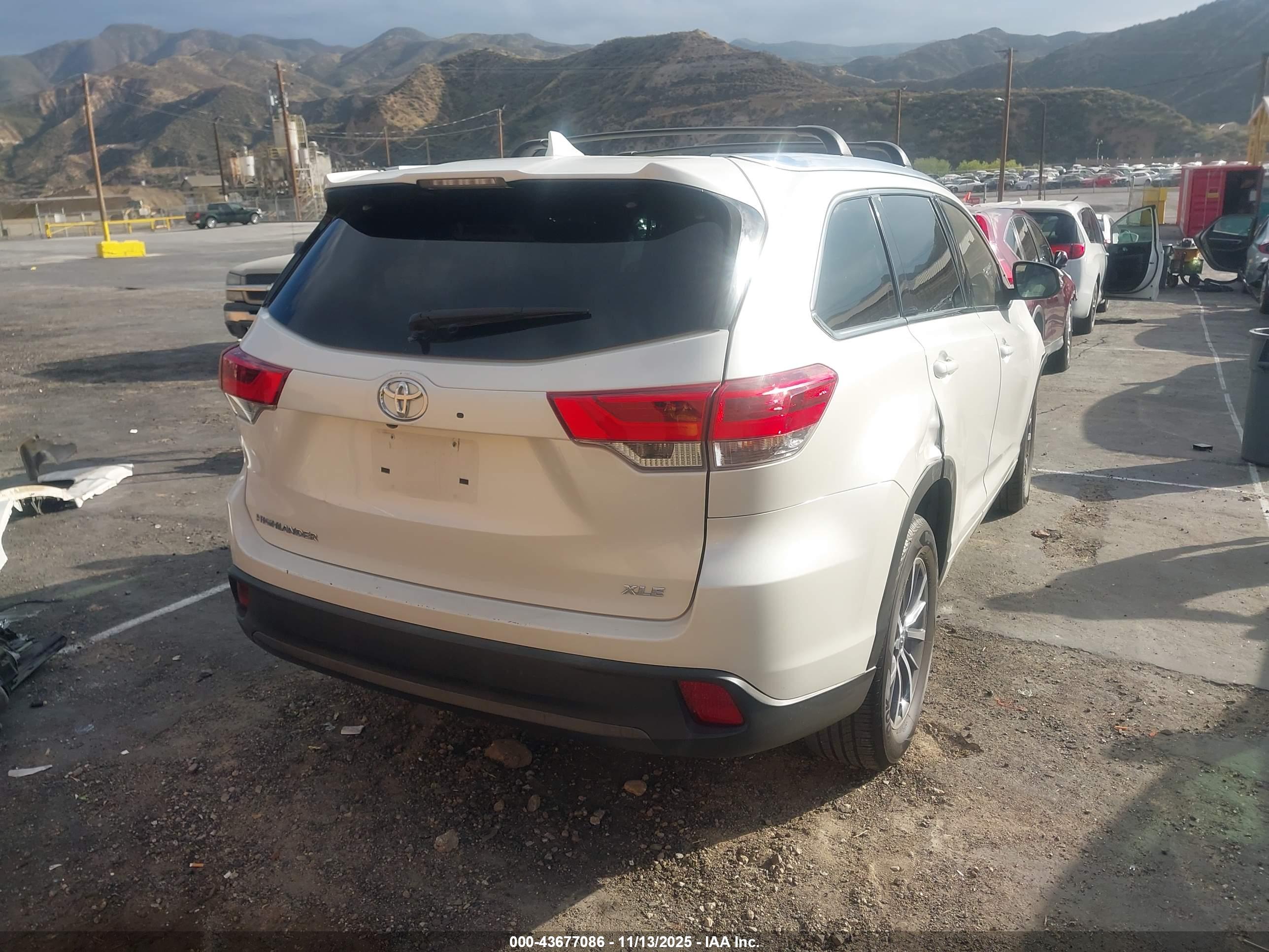 TOYOTA HIGHLANDER image 4