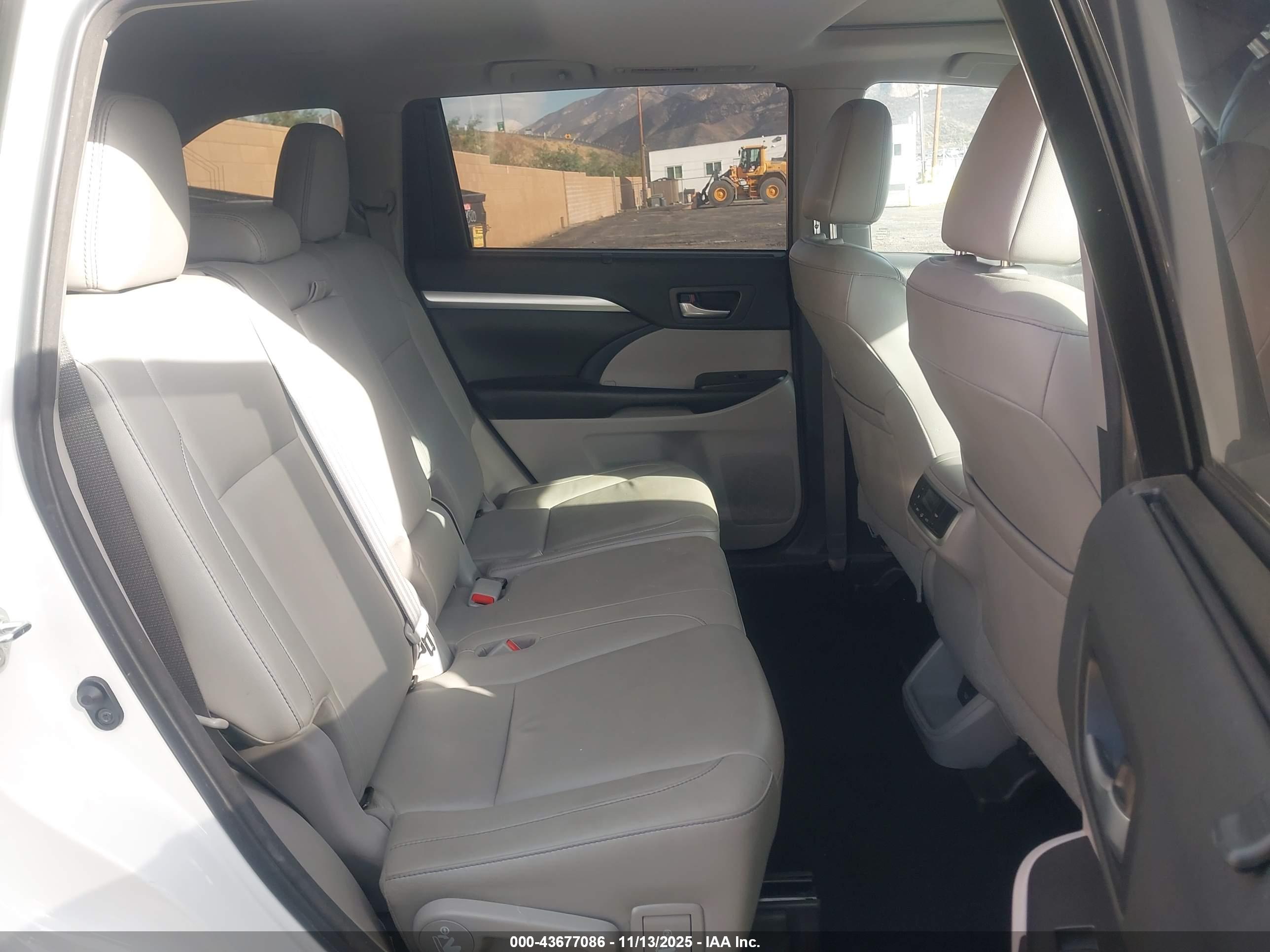 TOYOTA HIGHLANDER image 8