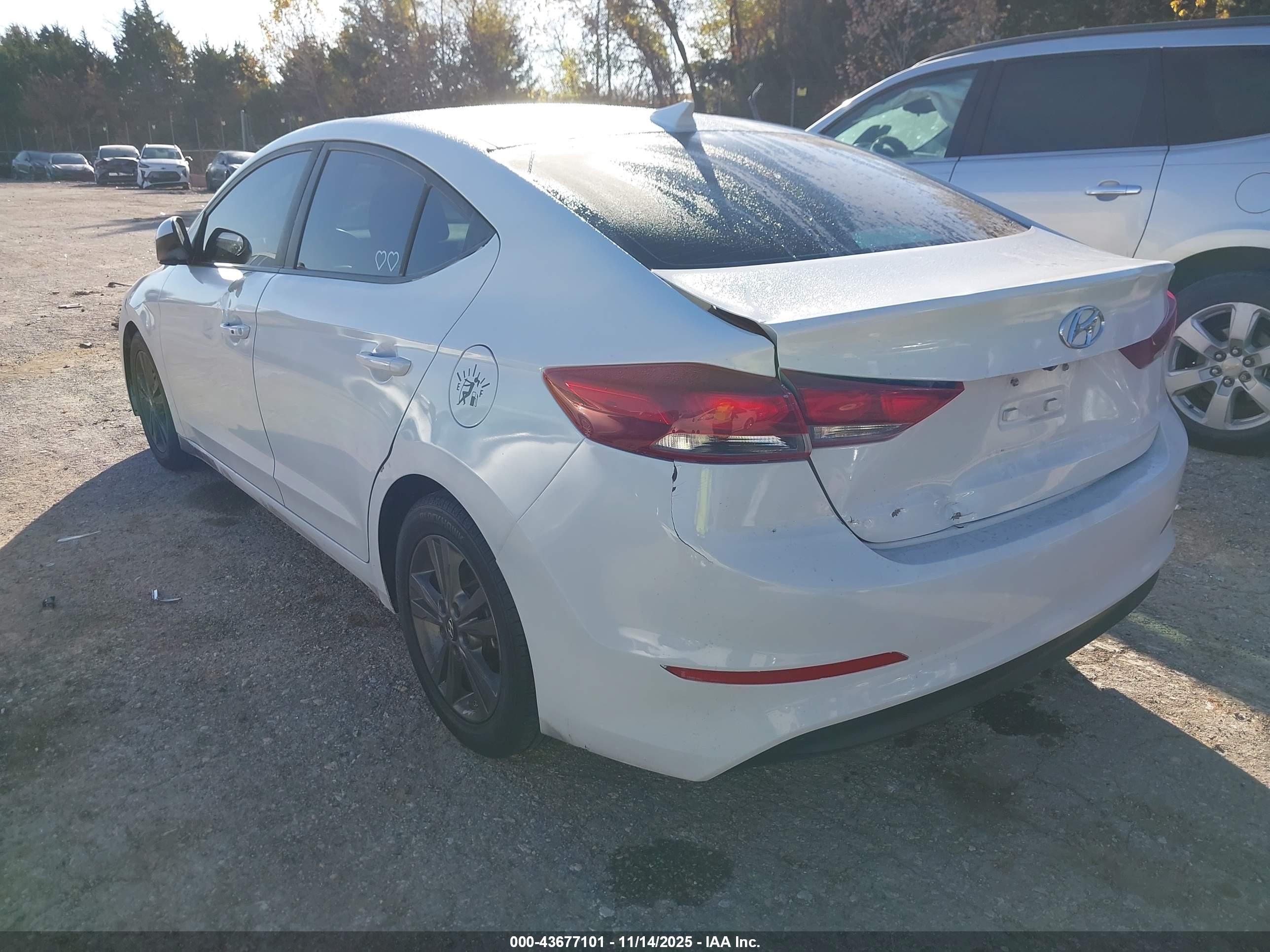 HYUNDAI ELANTRA image 3
