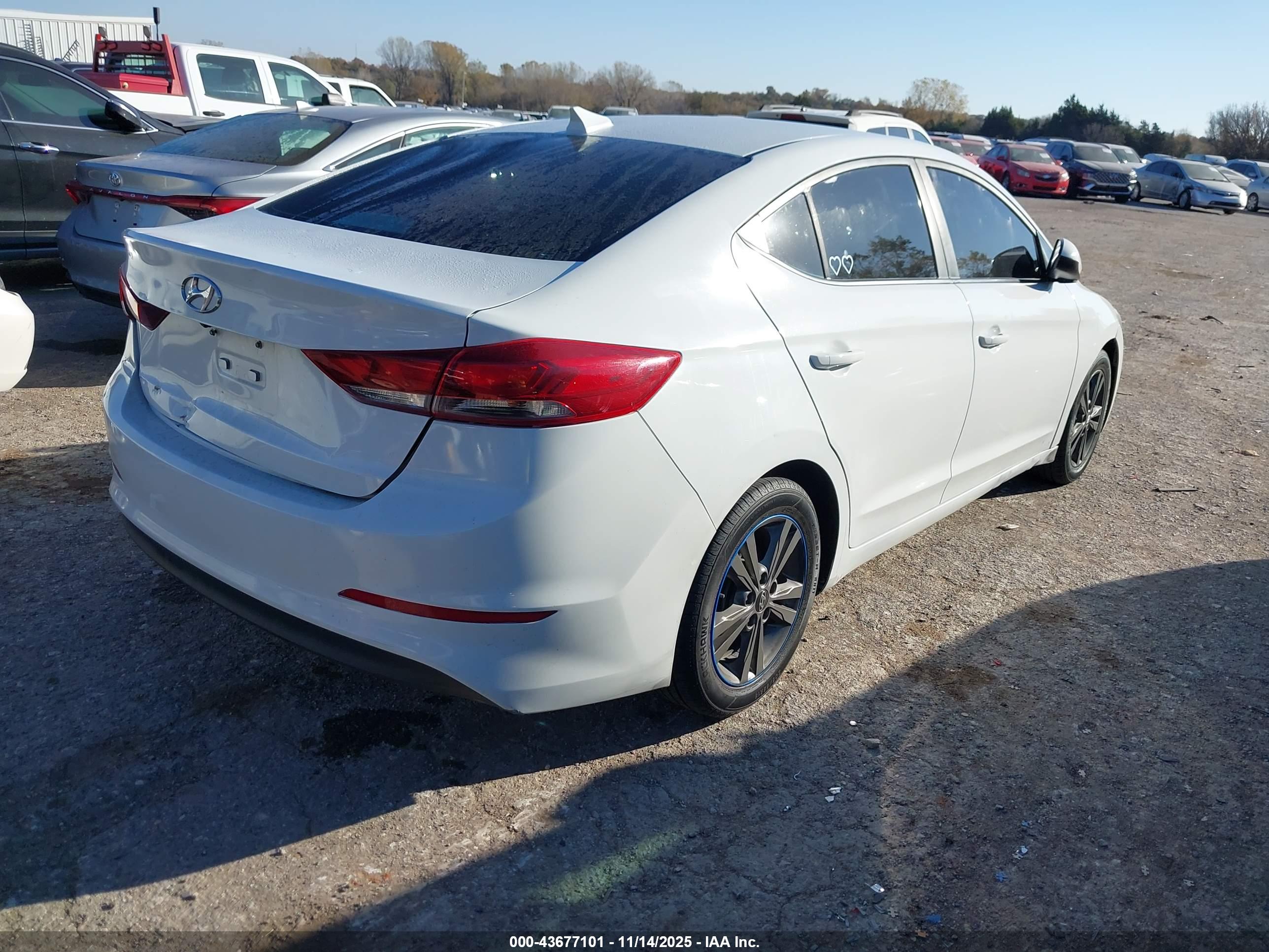 HYUNDAI ELANTRA image 4
