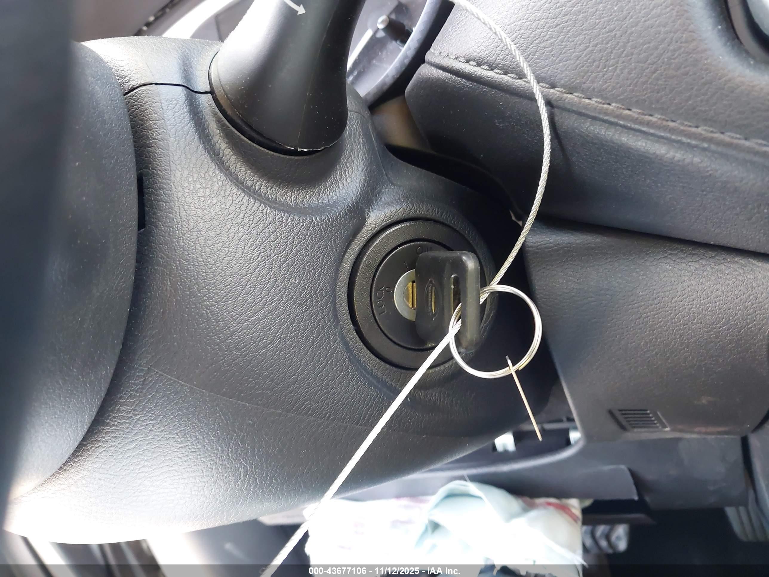 NISSAN VERSA image 11