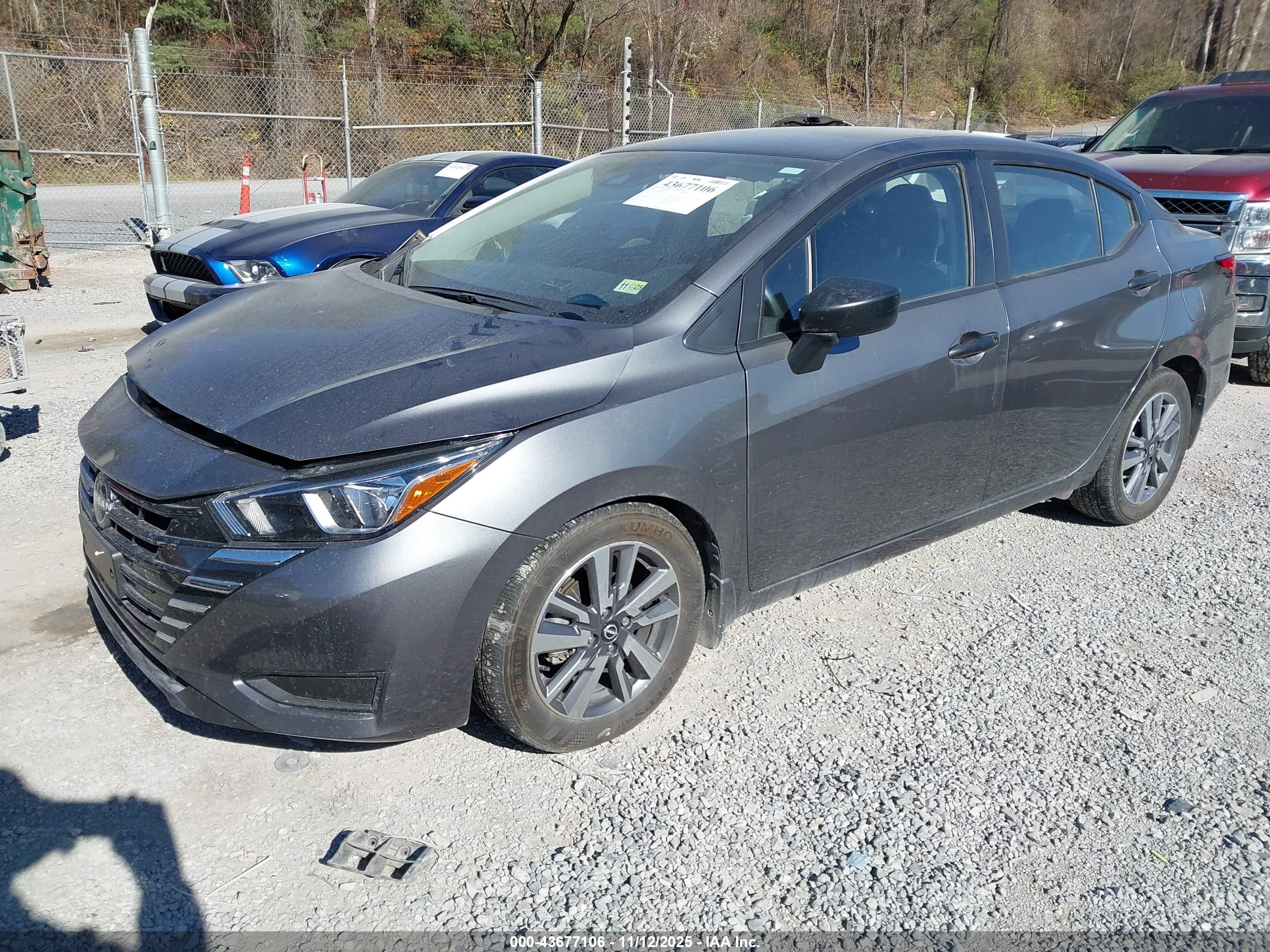 NISSAN VERSA image 2