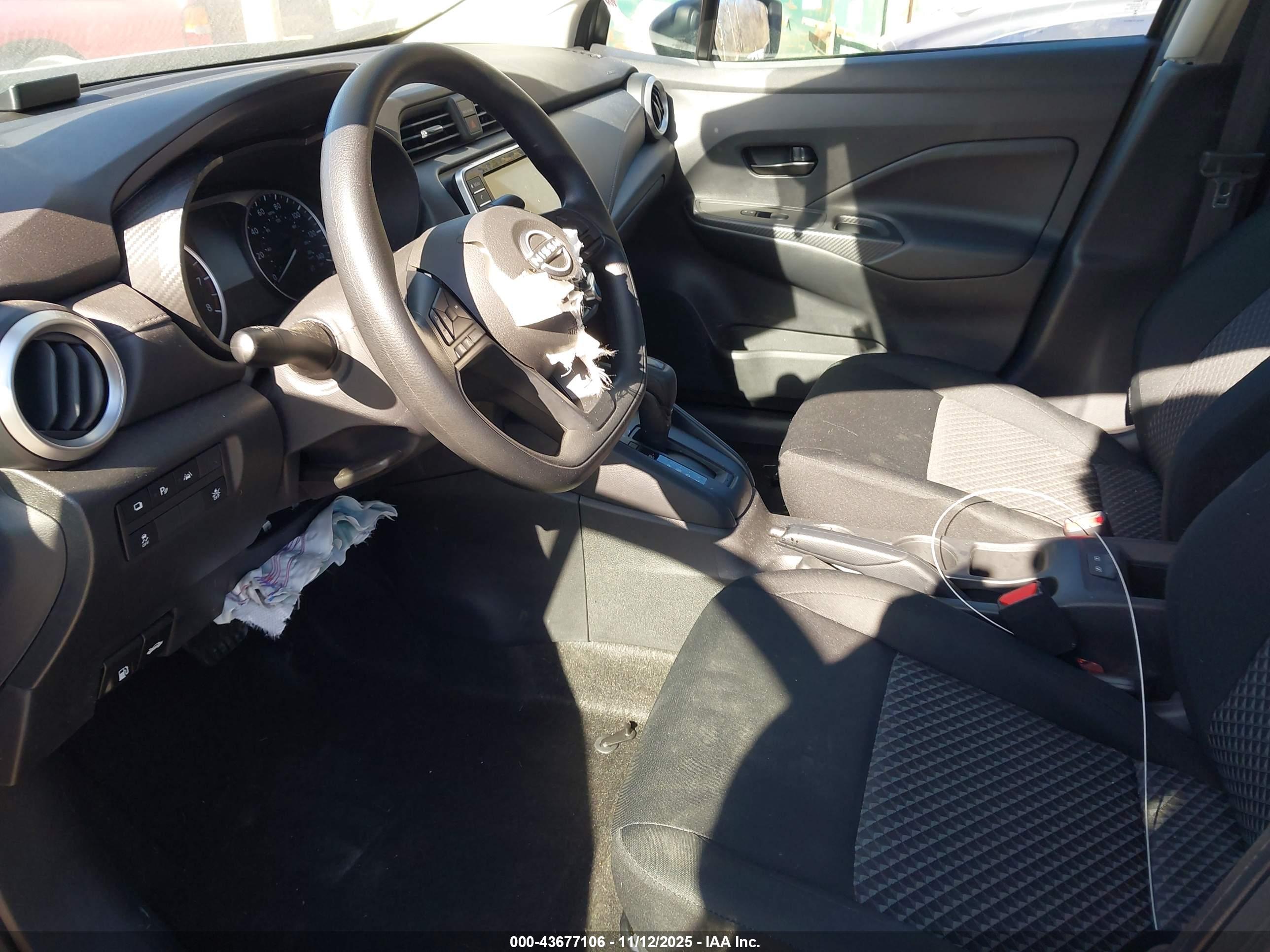 NISSAN VERSA image 5
