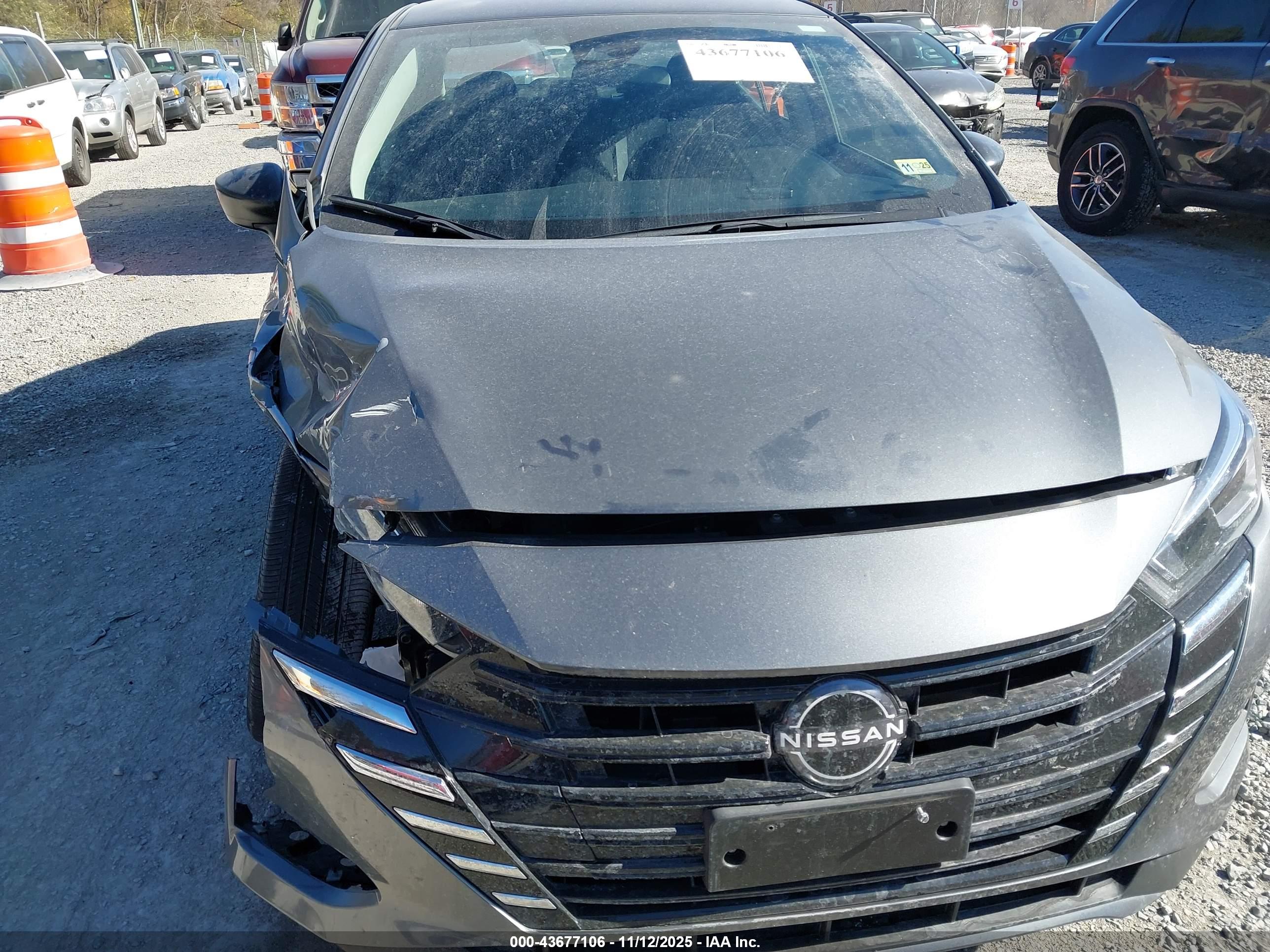 NISSAN VERSA image 6