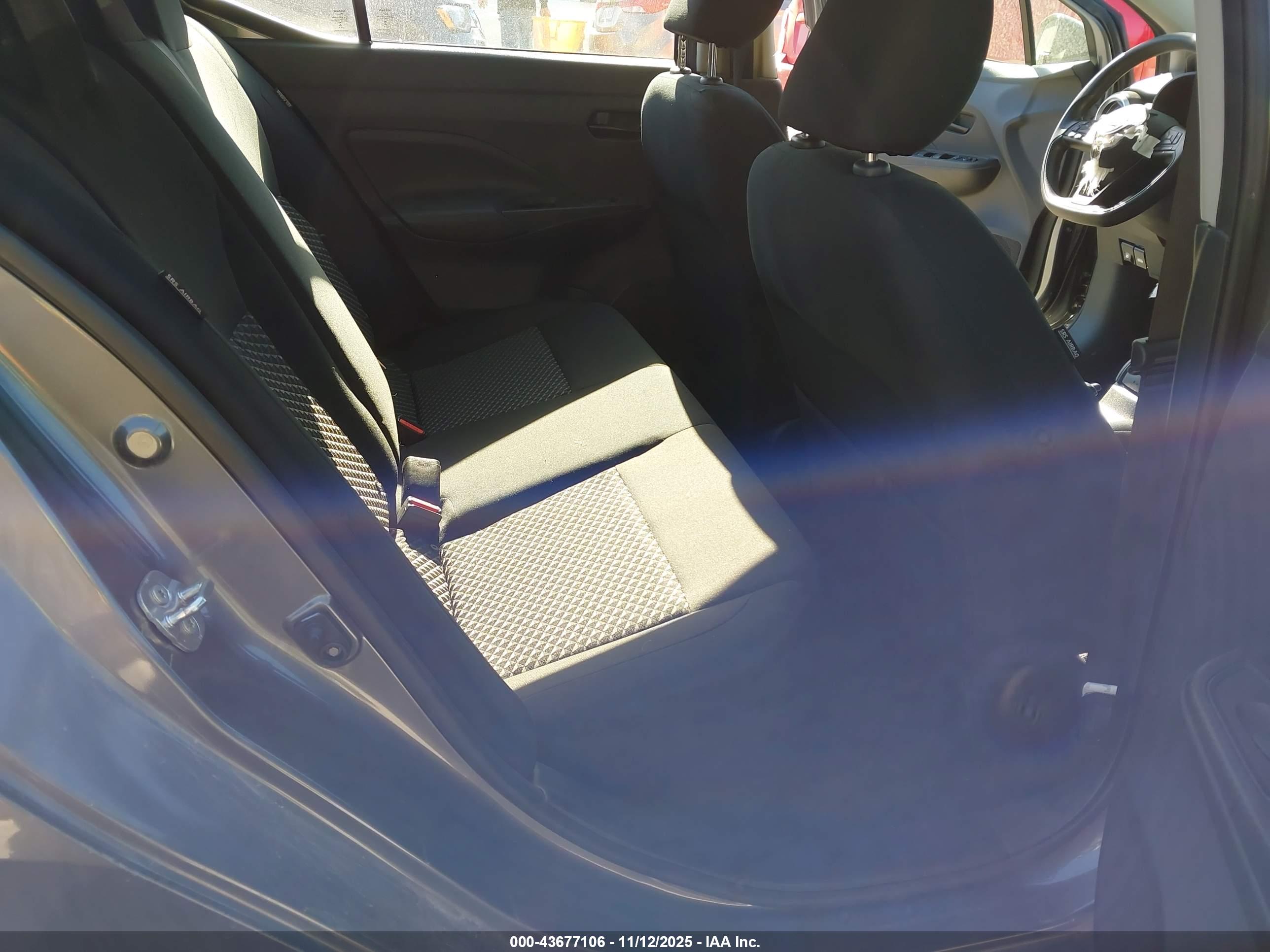 NISSAN VERSA image 8
