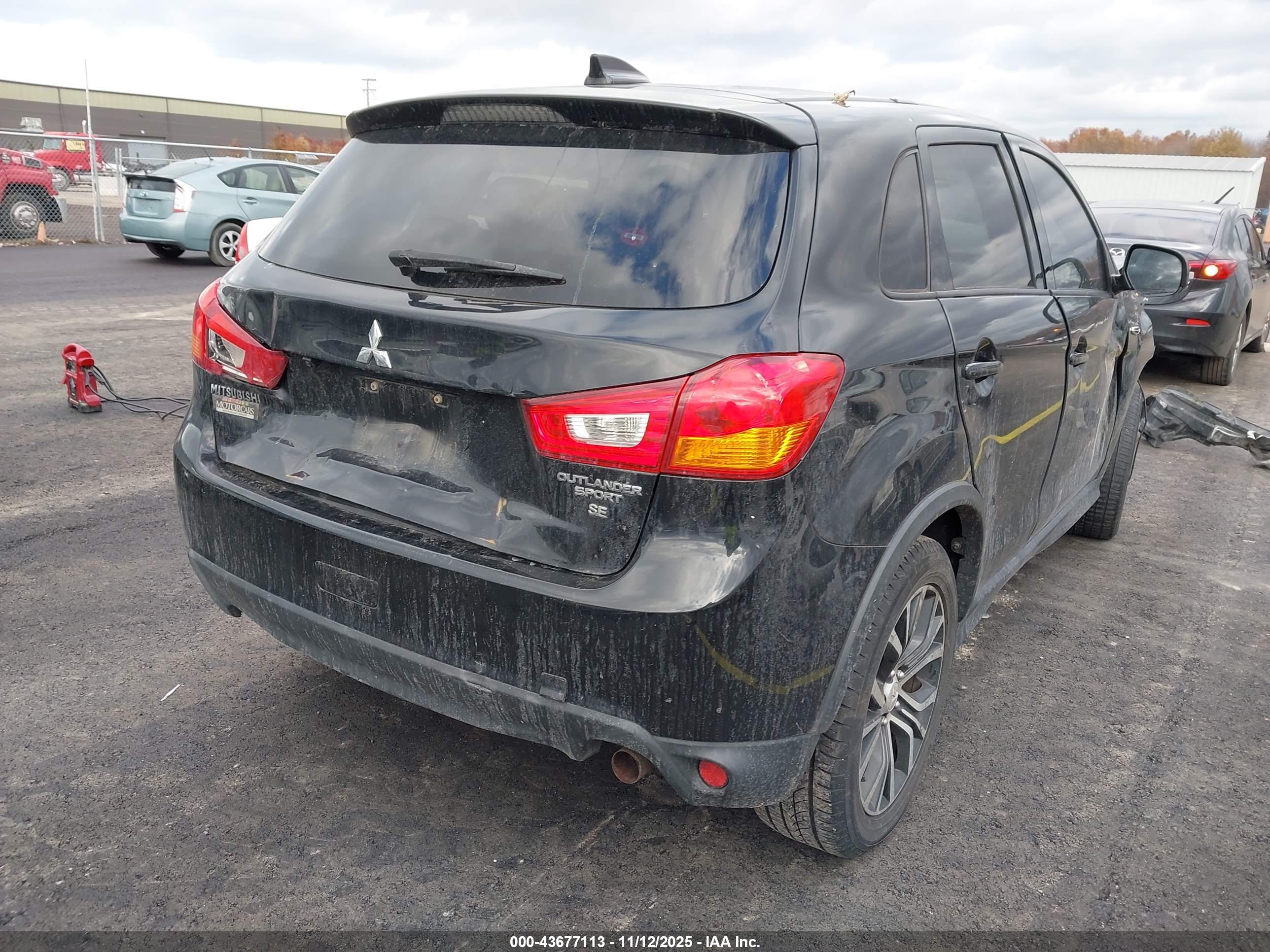 MITSUBISHI OUTLANDER image 4