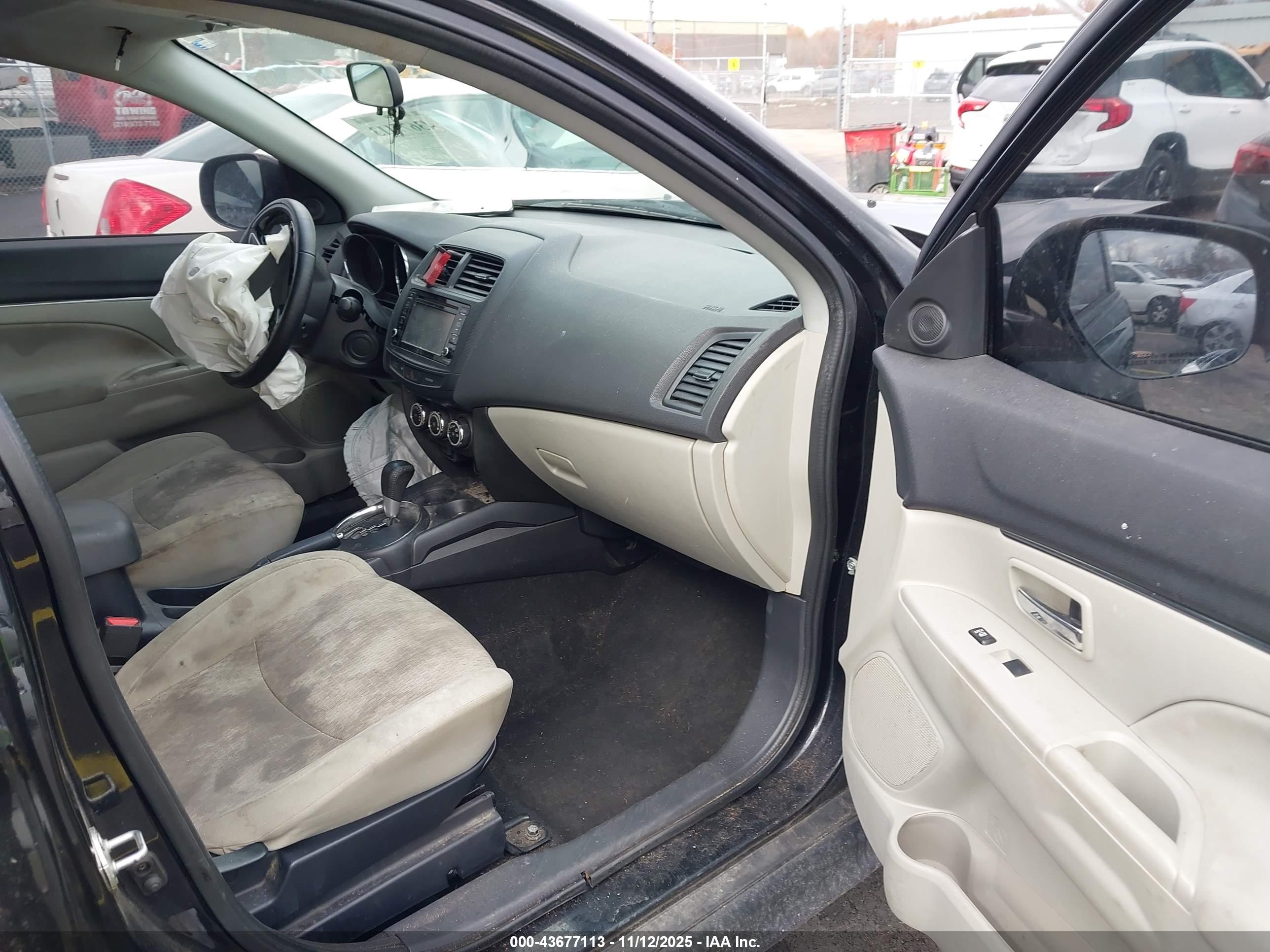 MITSUBISHI OUTLANDER image 5