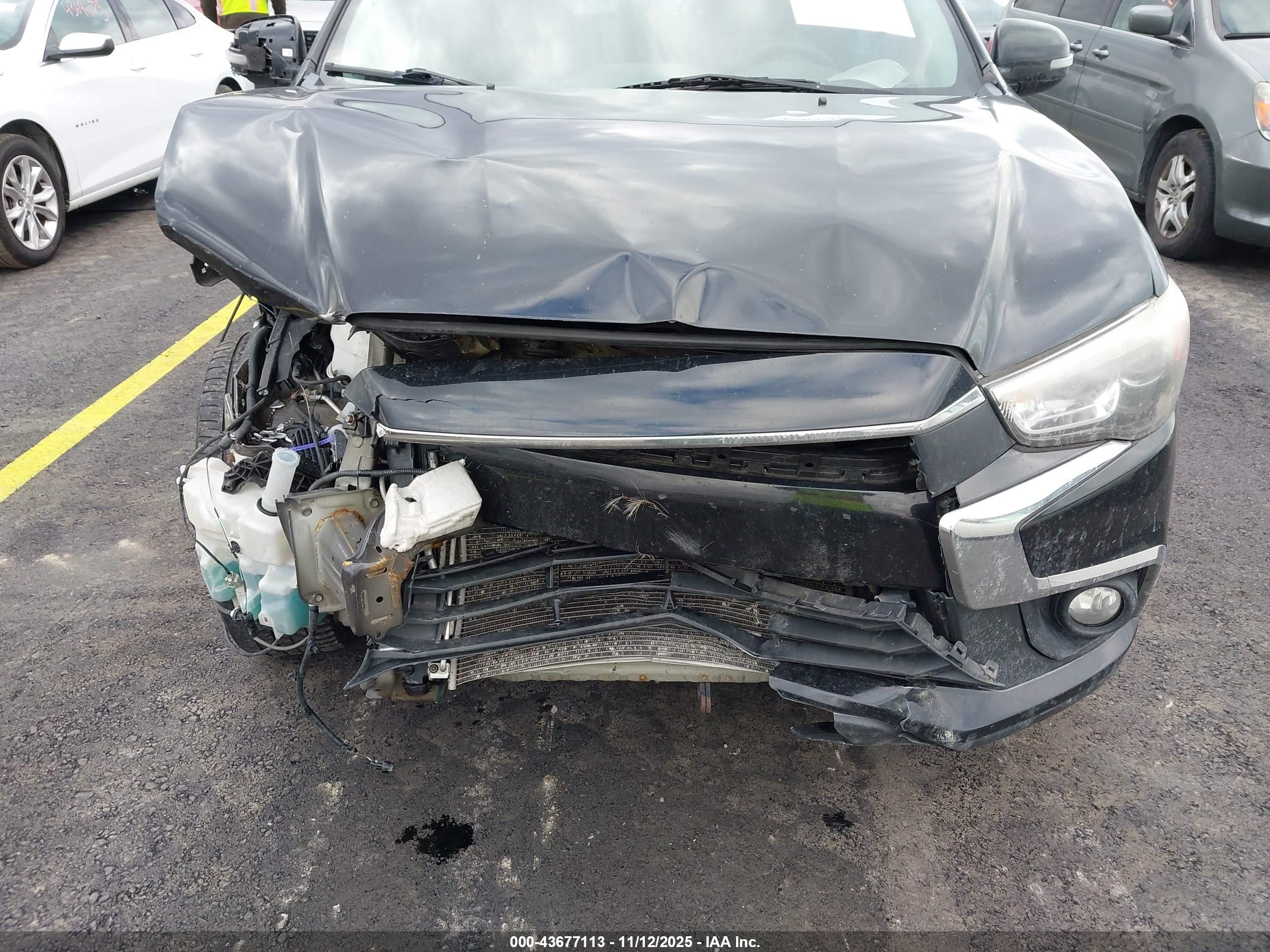 MITSUBISHI OUTLANDER image 6
