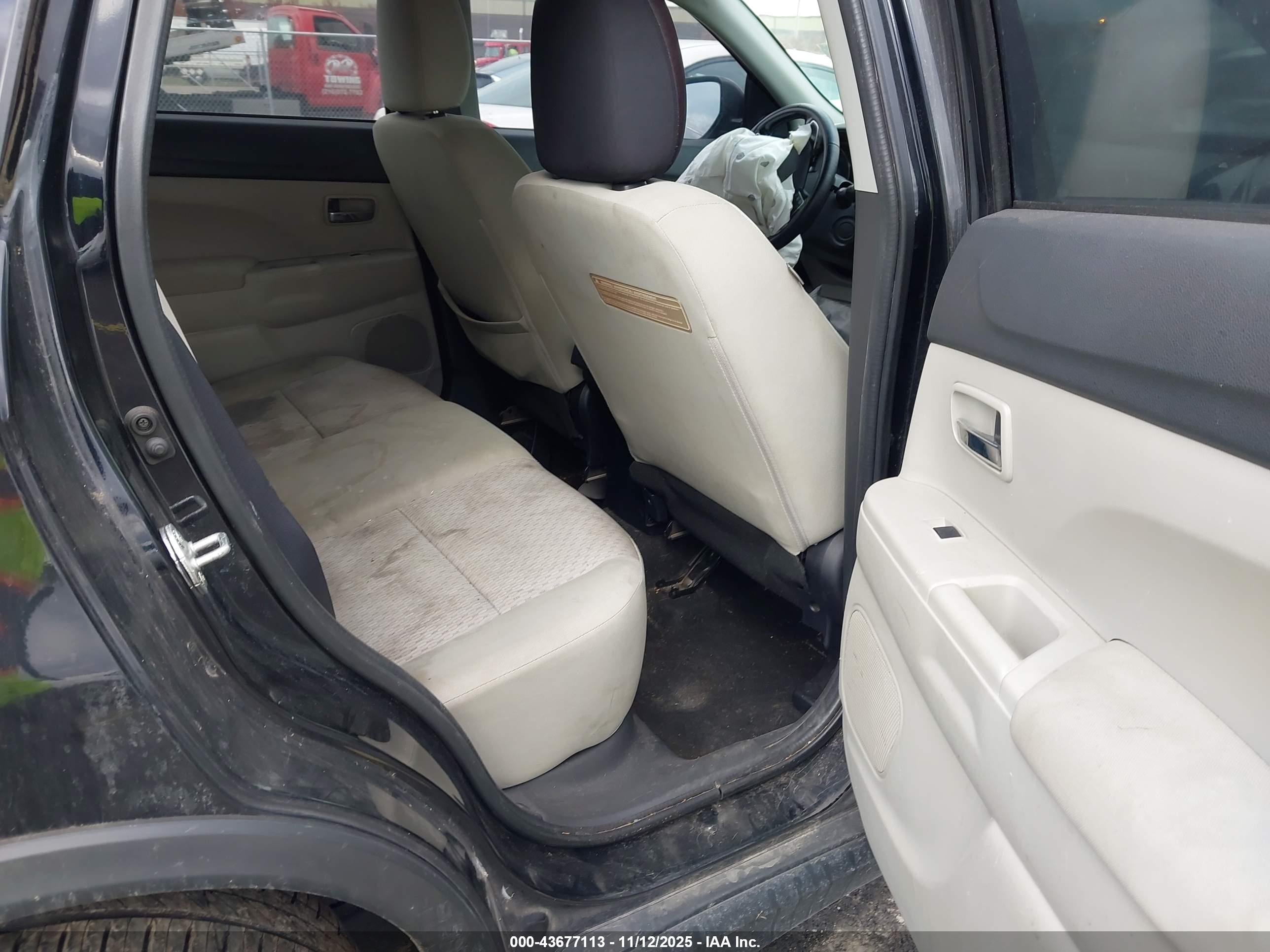 MITSUBISHI OUTLANDER image 8