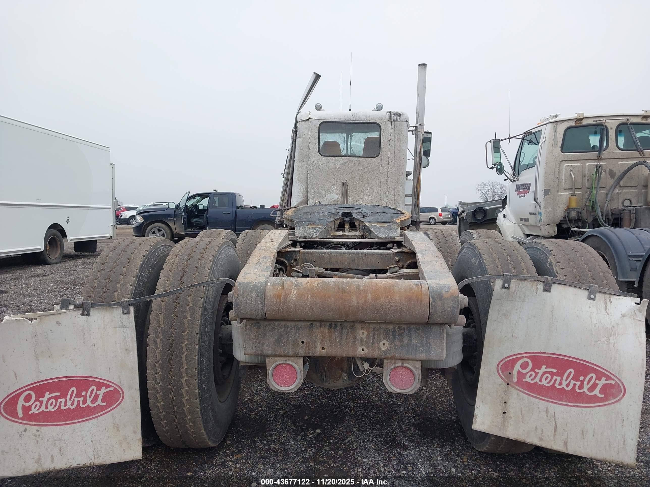 PETERBILT 359 image 8