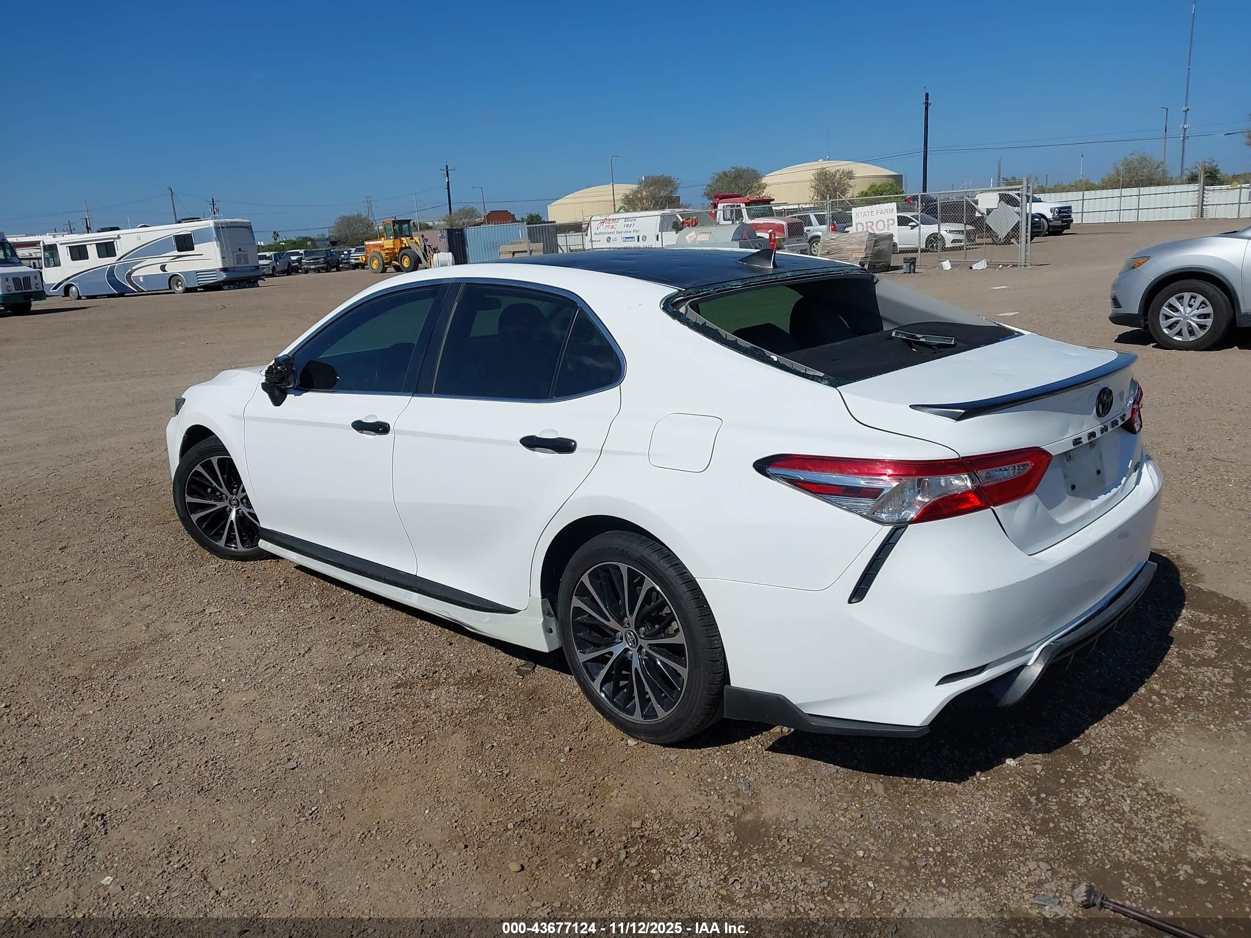 TOYOTA CAMRY image 3