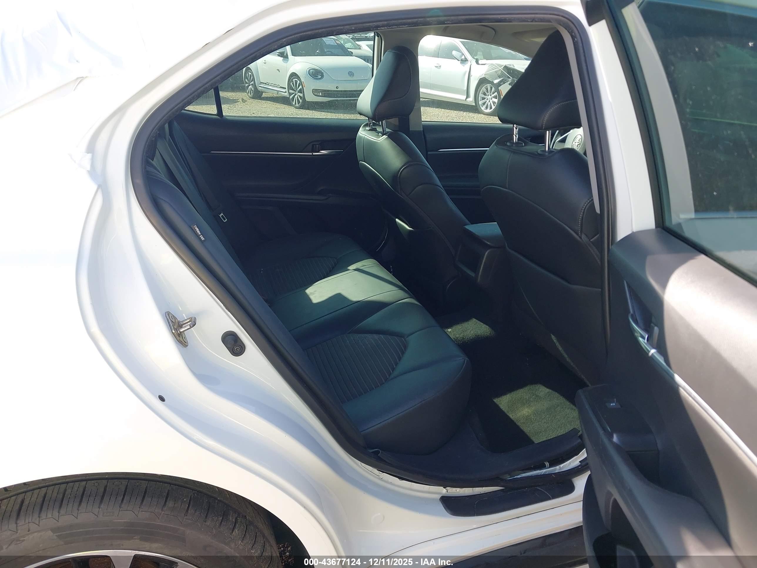 TOYOTA CAMRY image 8