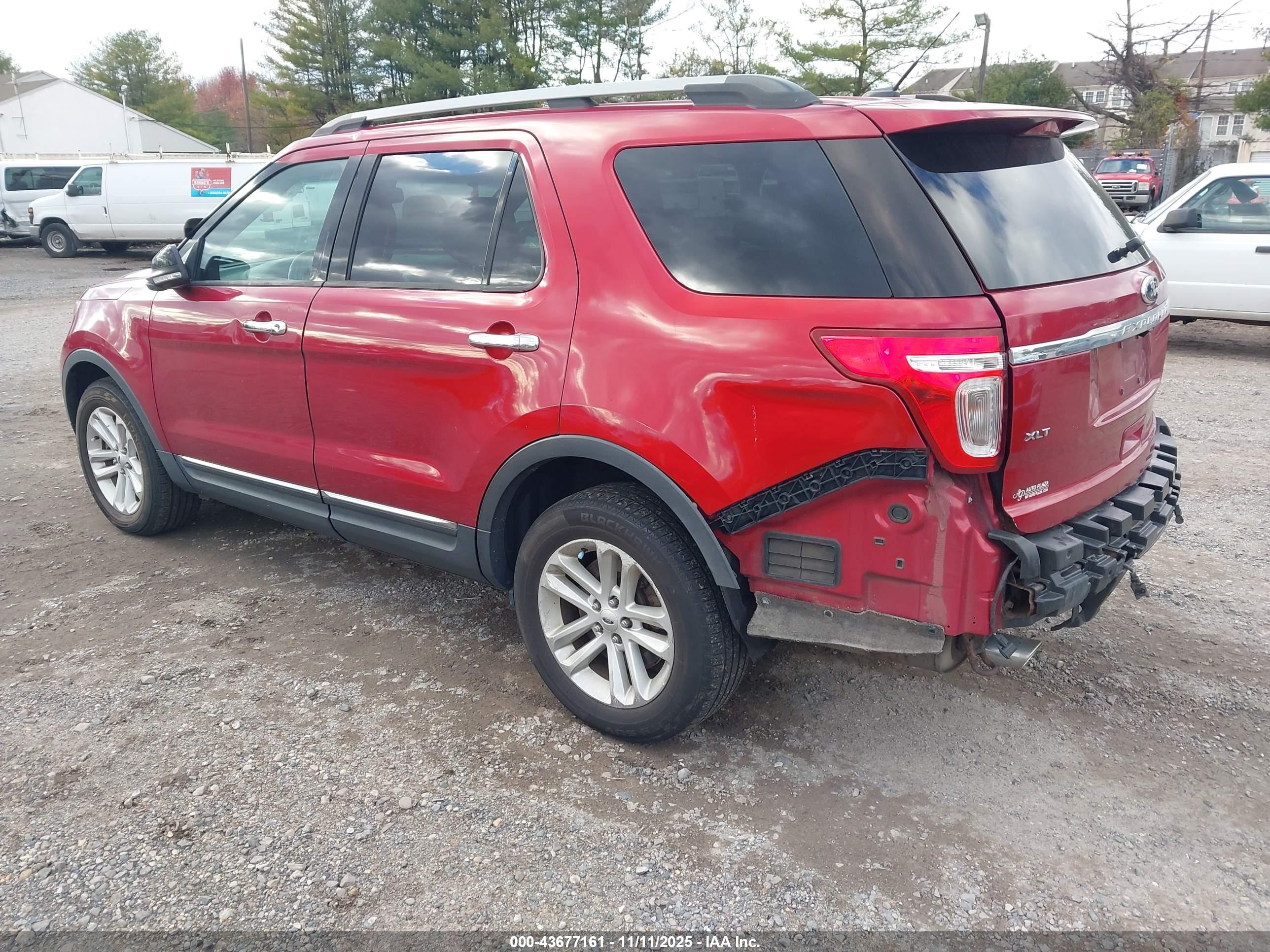 FORD EXPLORER image 3