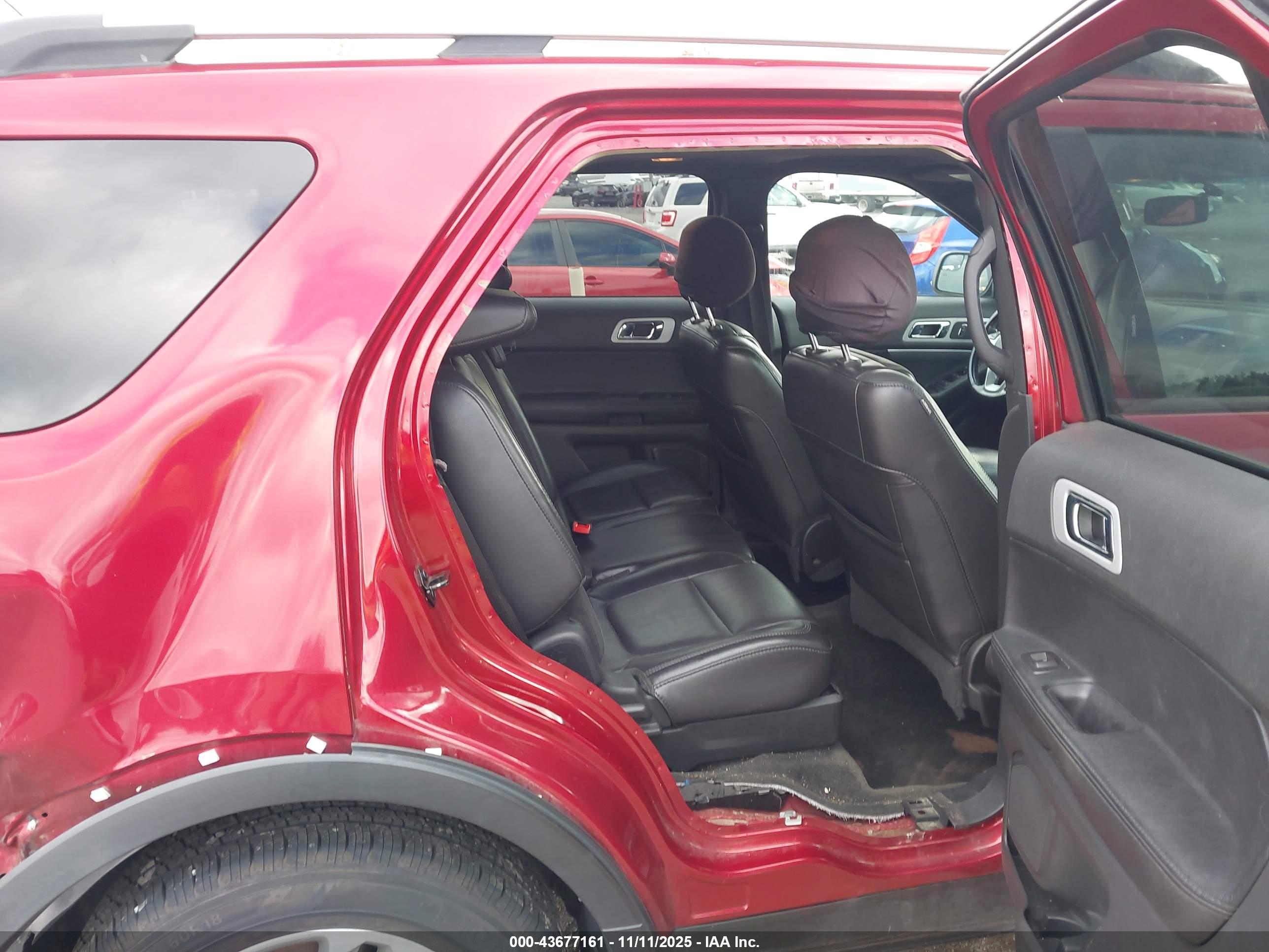 FORD EXPLORER image 8