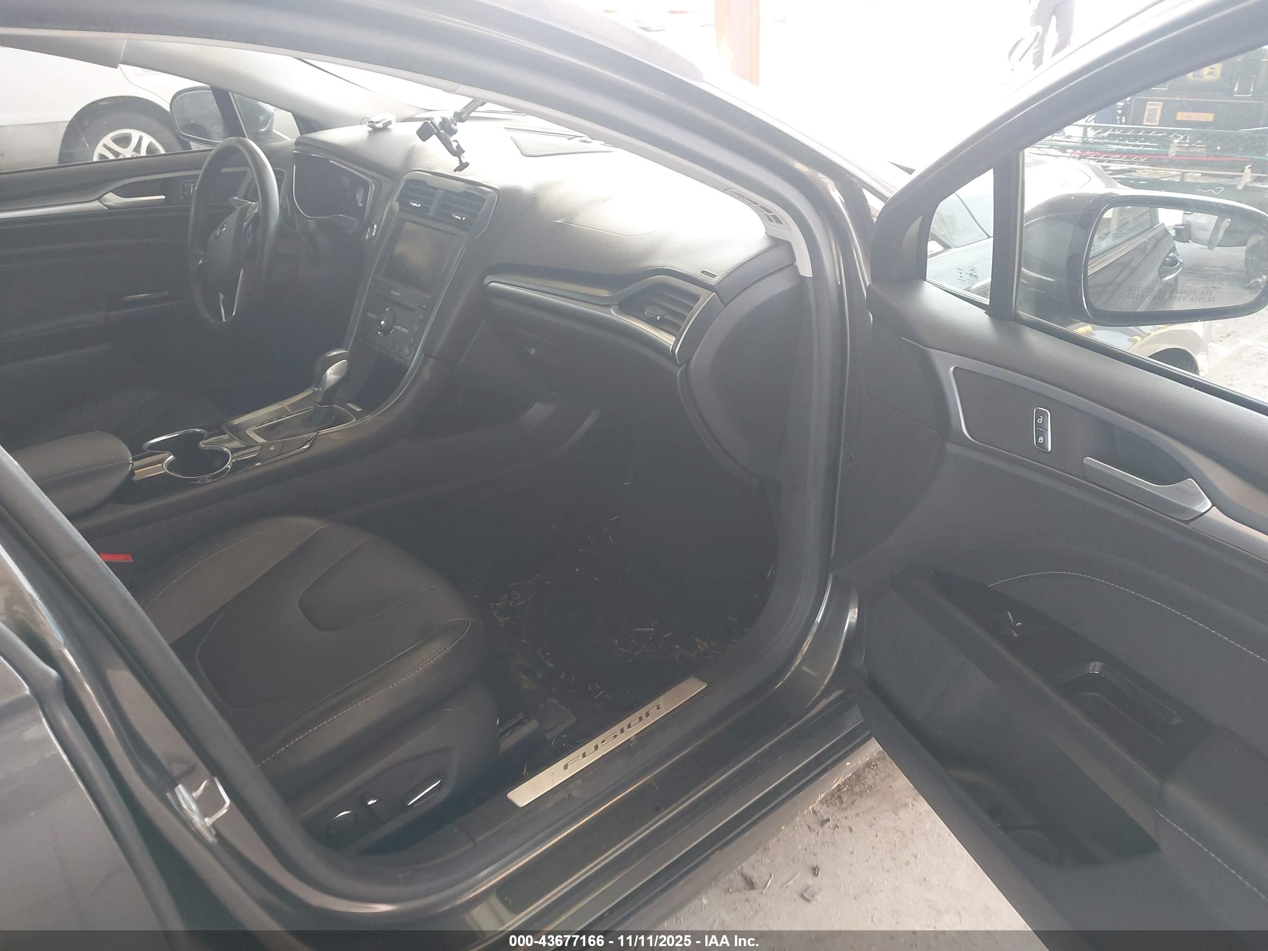 FORD FUSION image 5