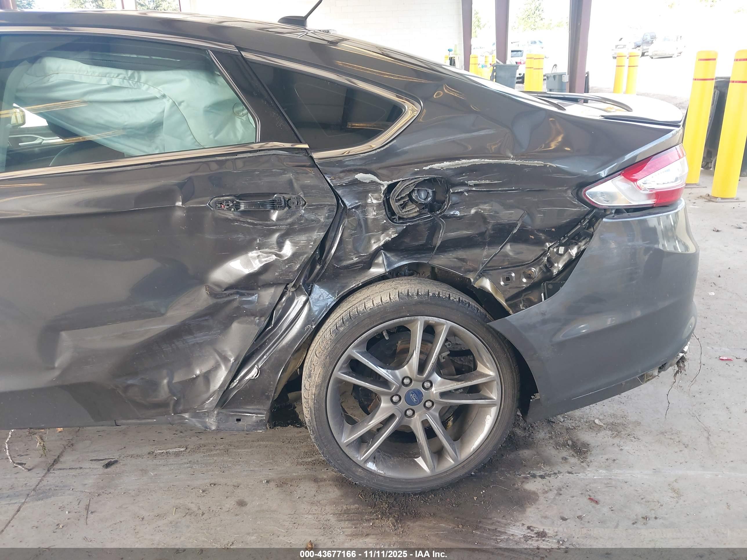 FORD FUSION image 6