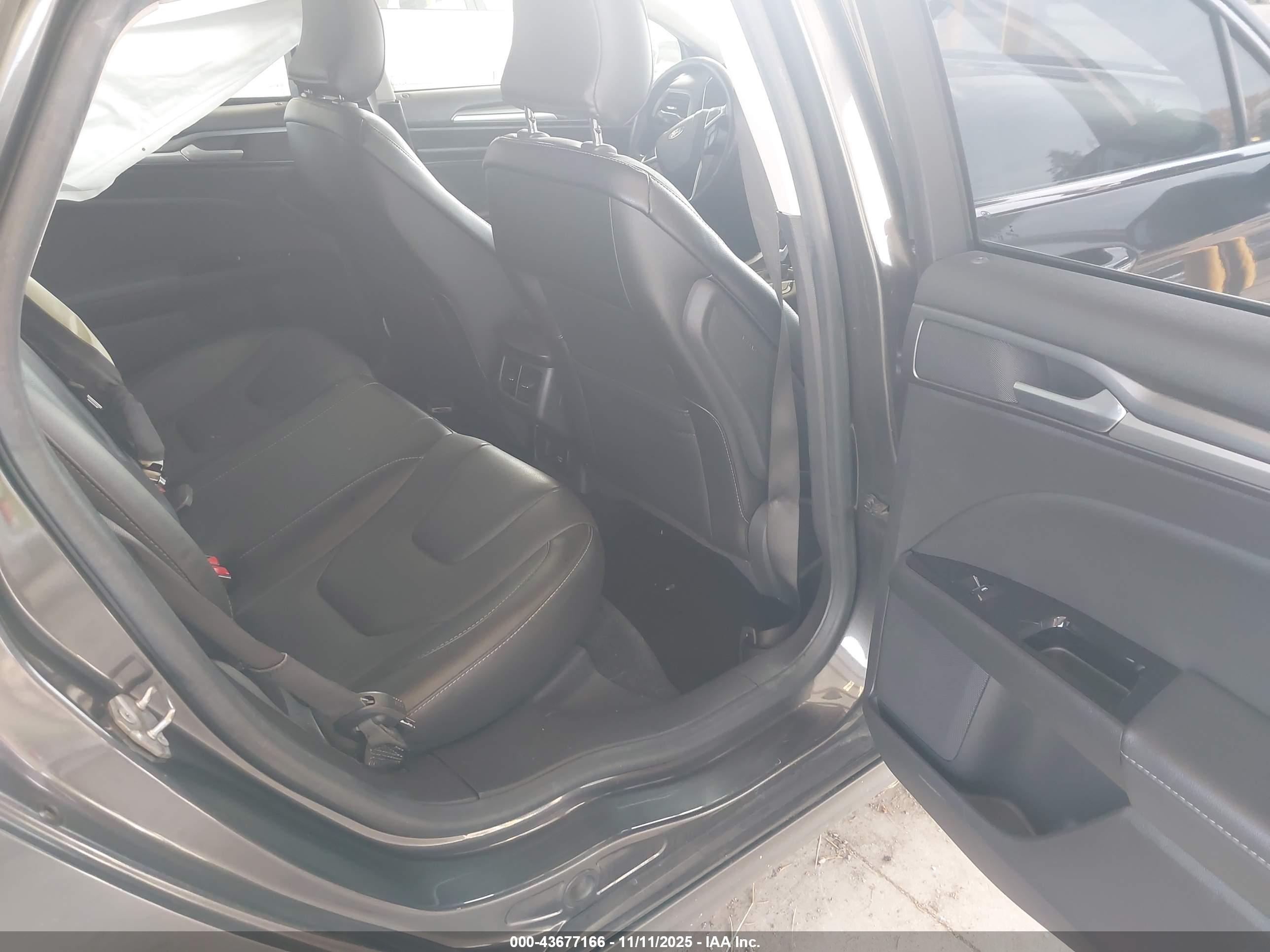 FORD FUSION image 8