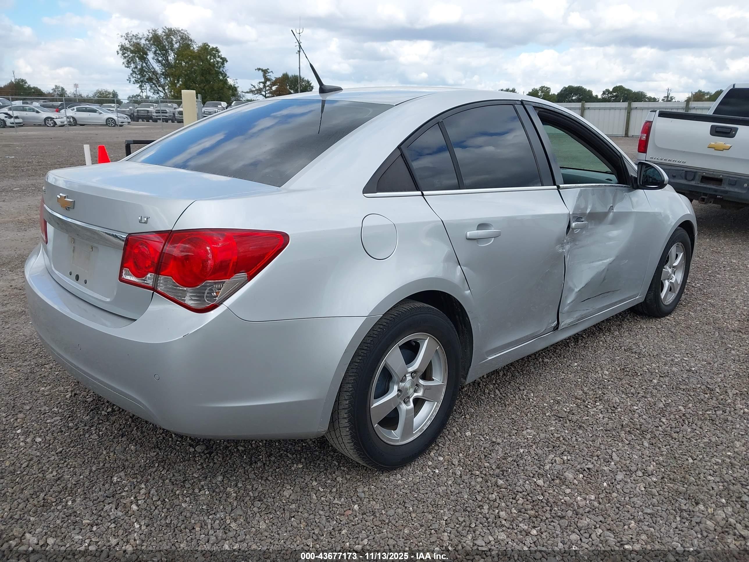 CHEVROLET CRUZE image 4