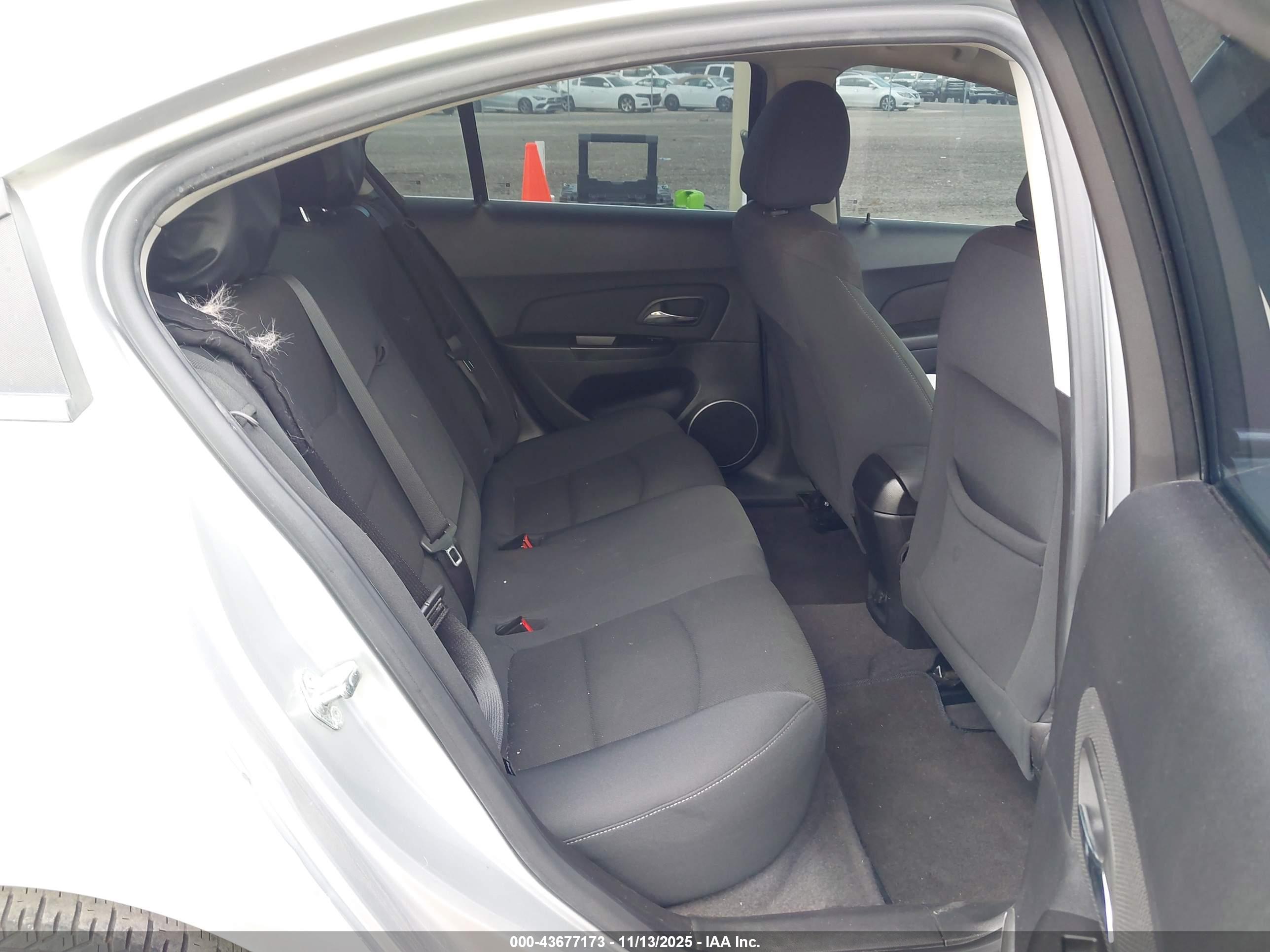 CHEVROLET CRUZE image 8