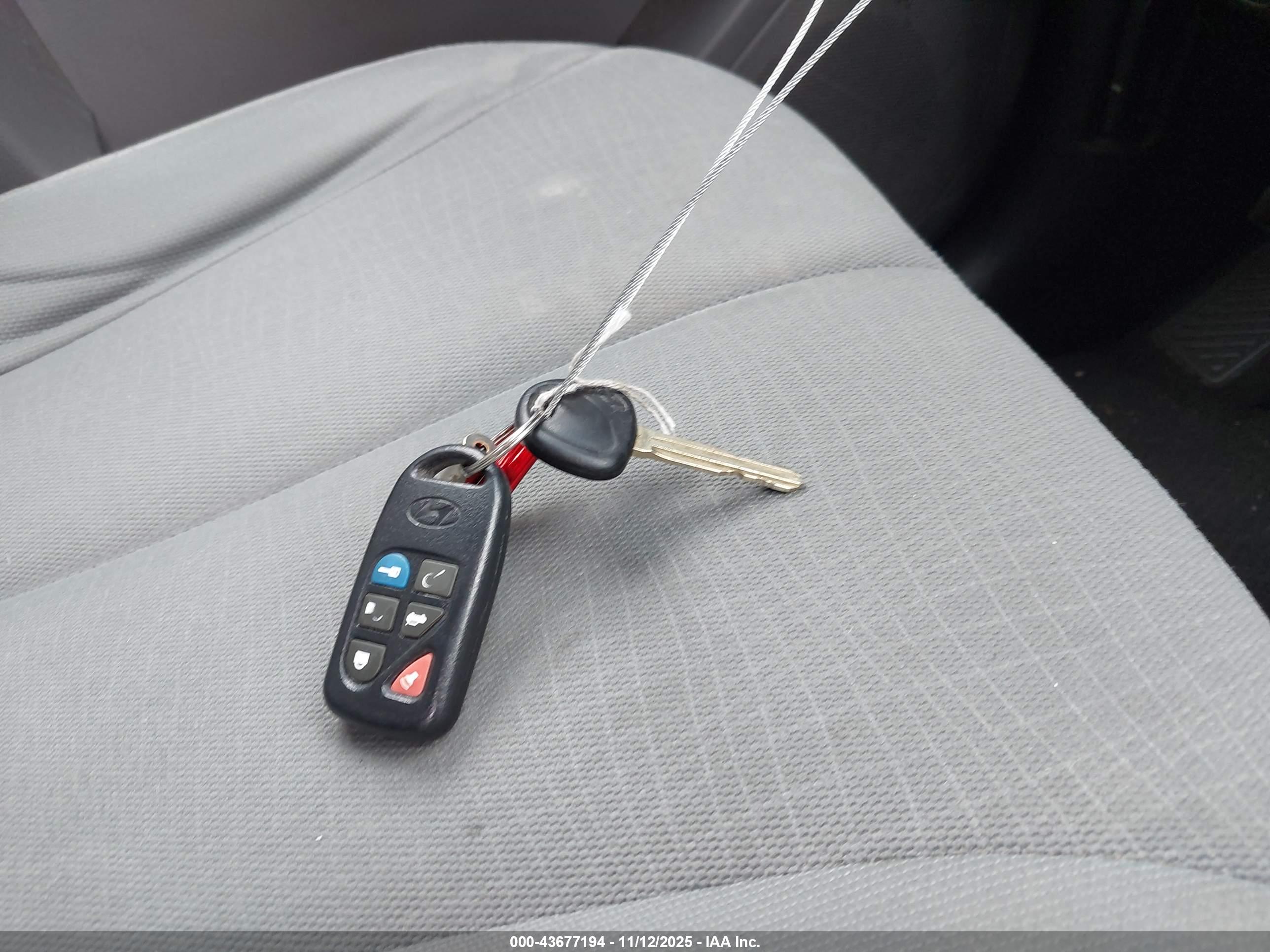 HYUNDAI SANTA image 11