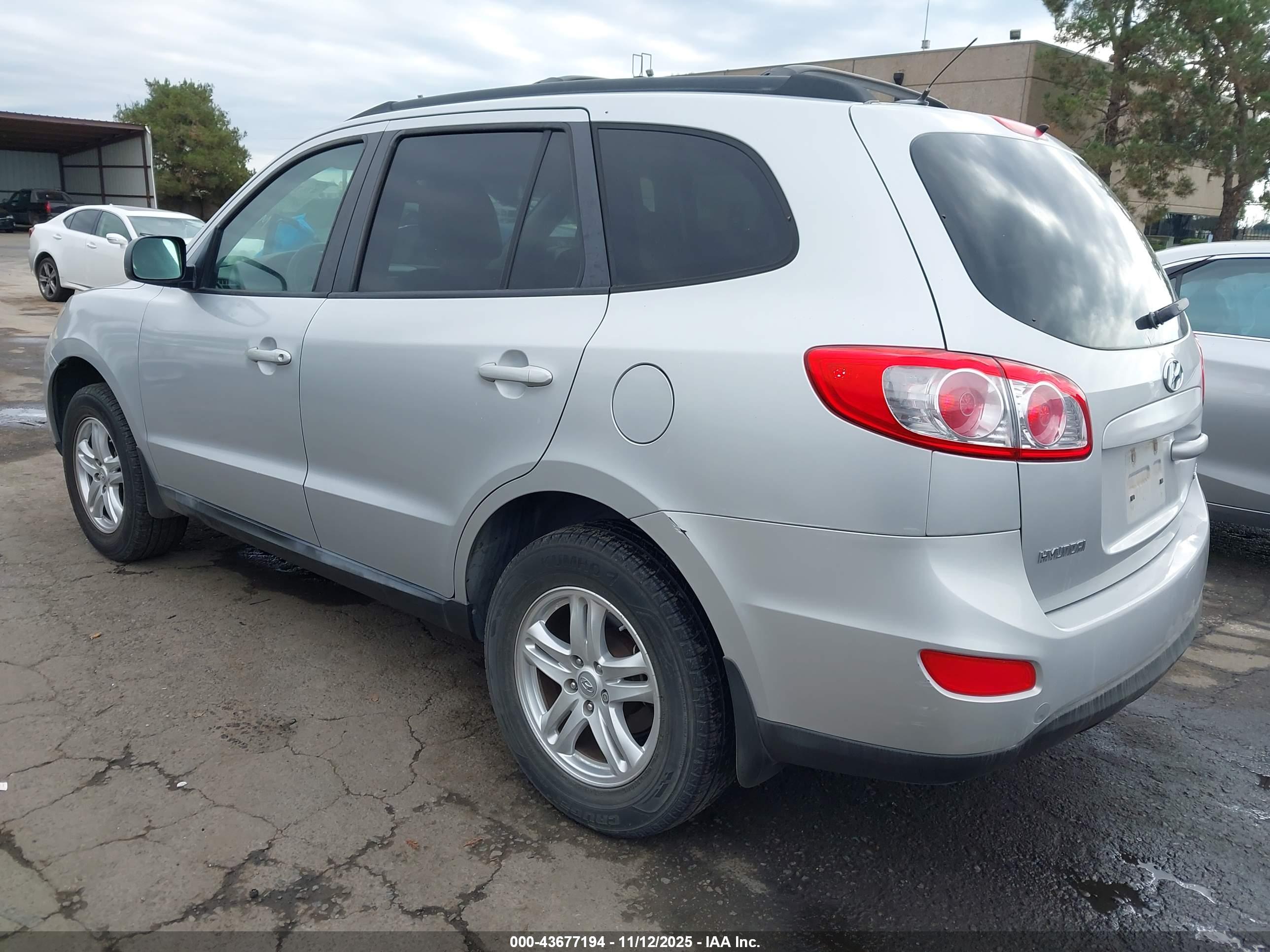 HYUNDAI SANTA image 3
