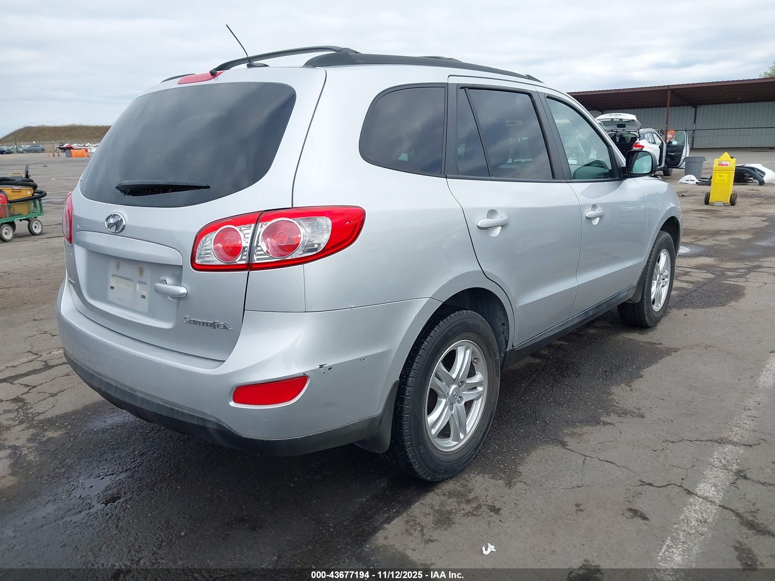 HYUNDAI SANTA image 4