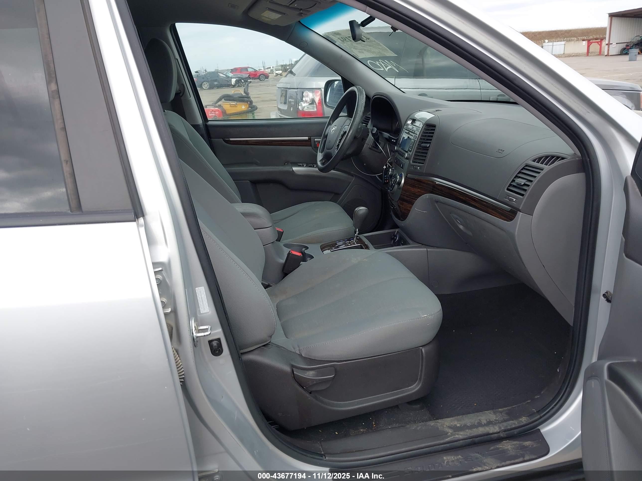 HYUNDAI SANTA image 5