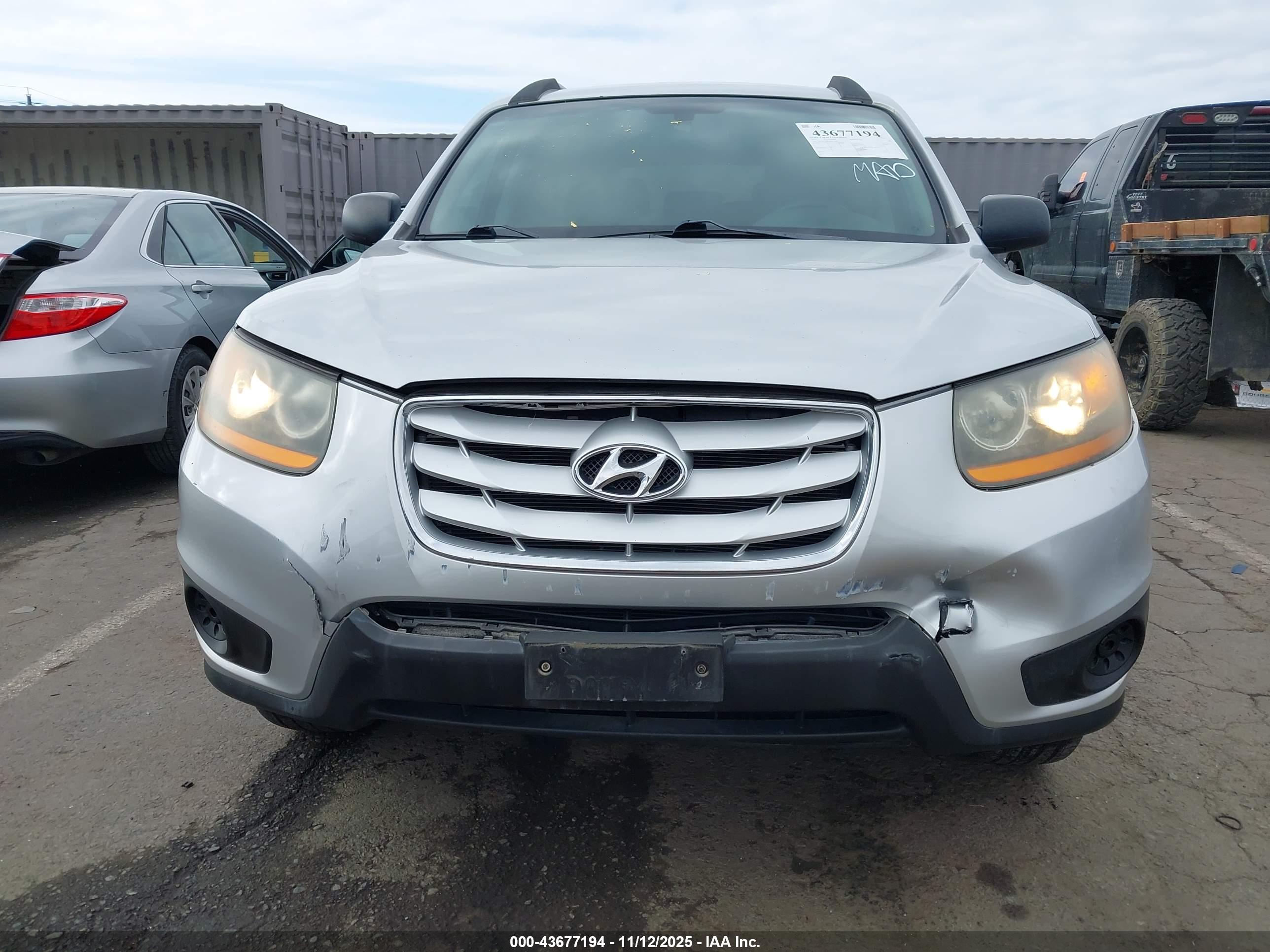 HYUNDAI SANTA image 6