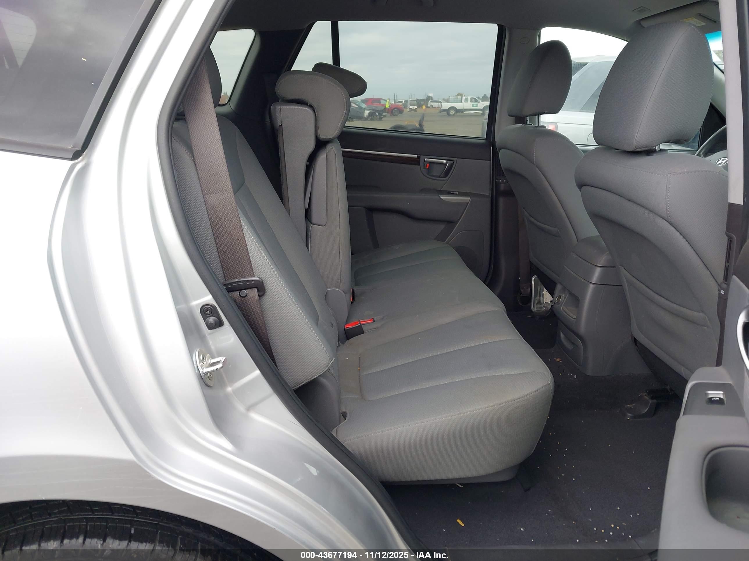 HYUNDAI SANTA image 8