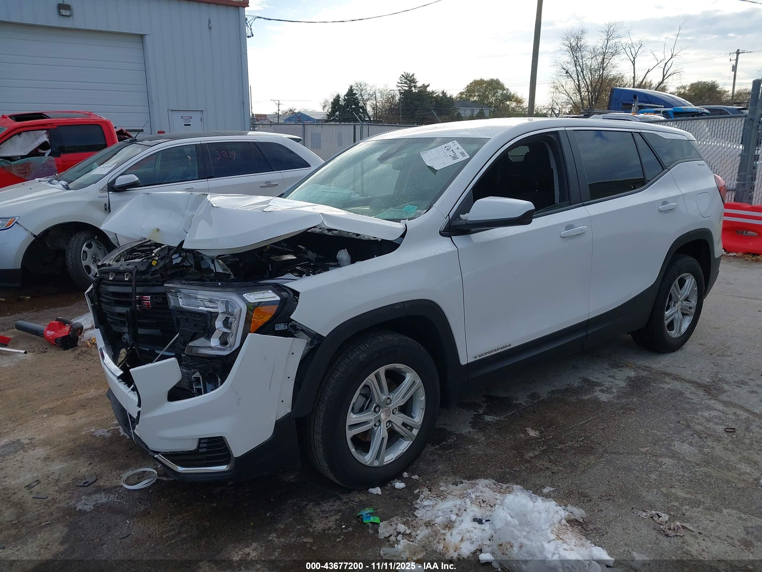 GMC TERRAIN image 2