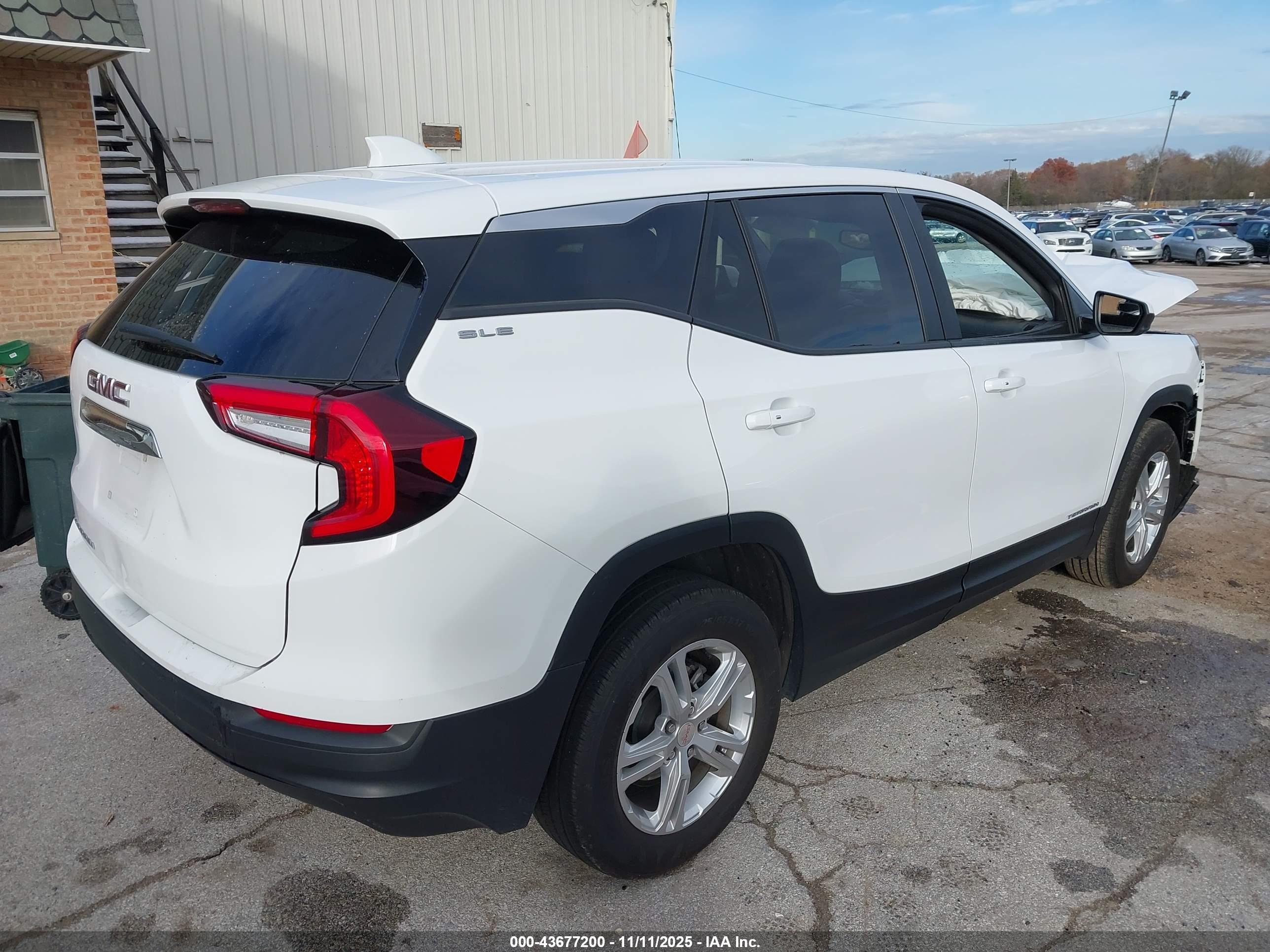 GMC TERRAIN image 4