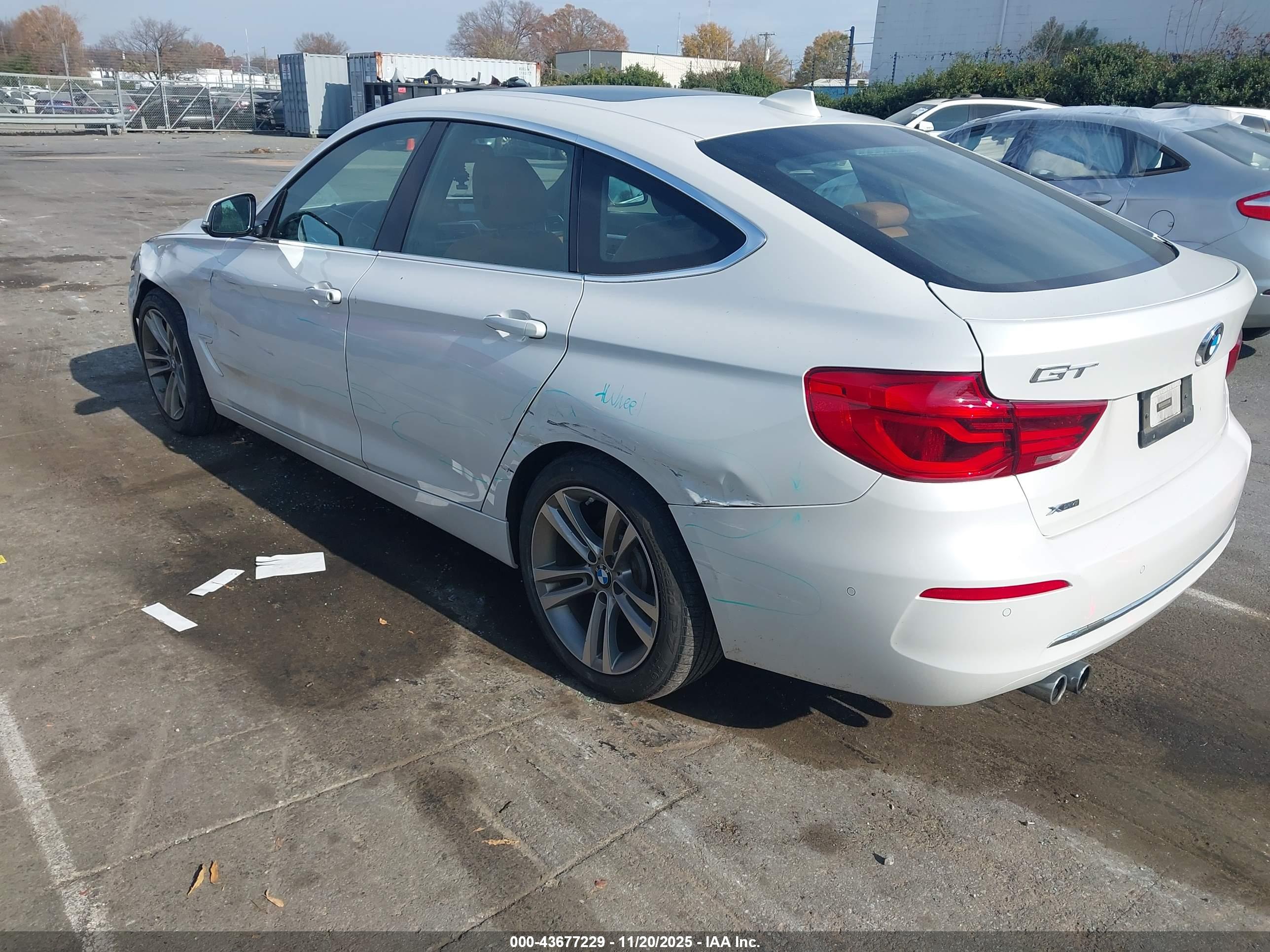 BMW 330I image 3