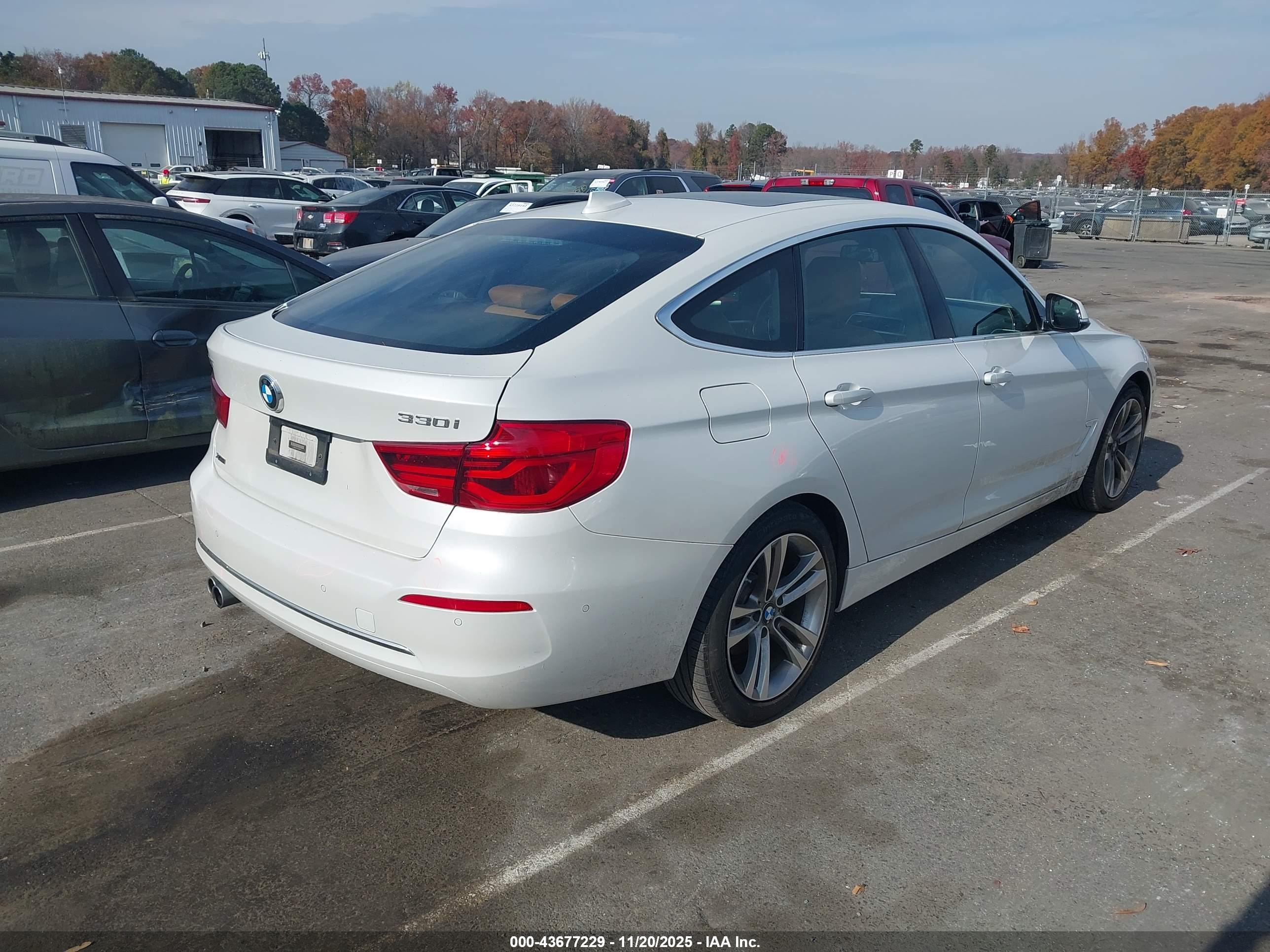 BMW 330I image 4