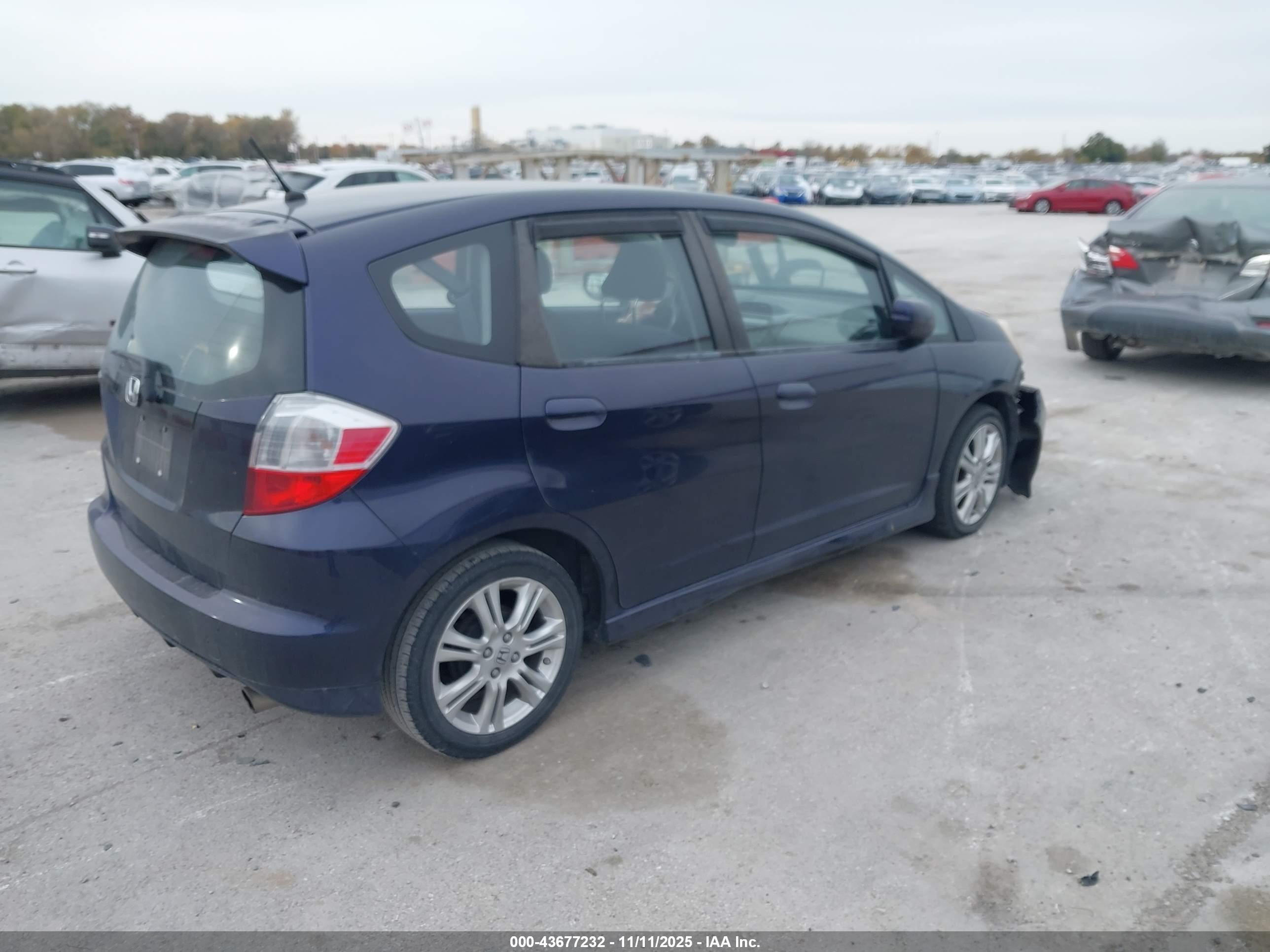 HONDA FIT image 4