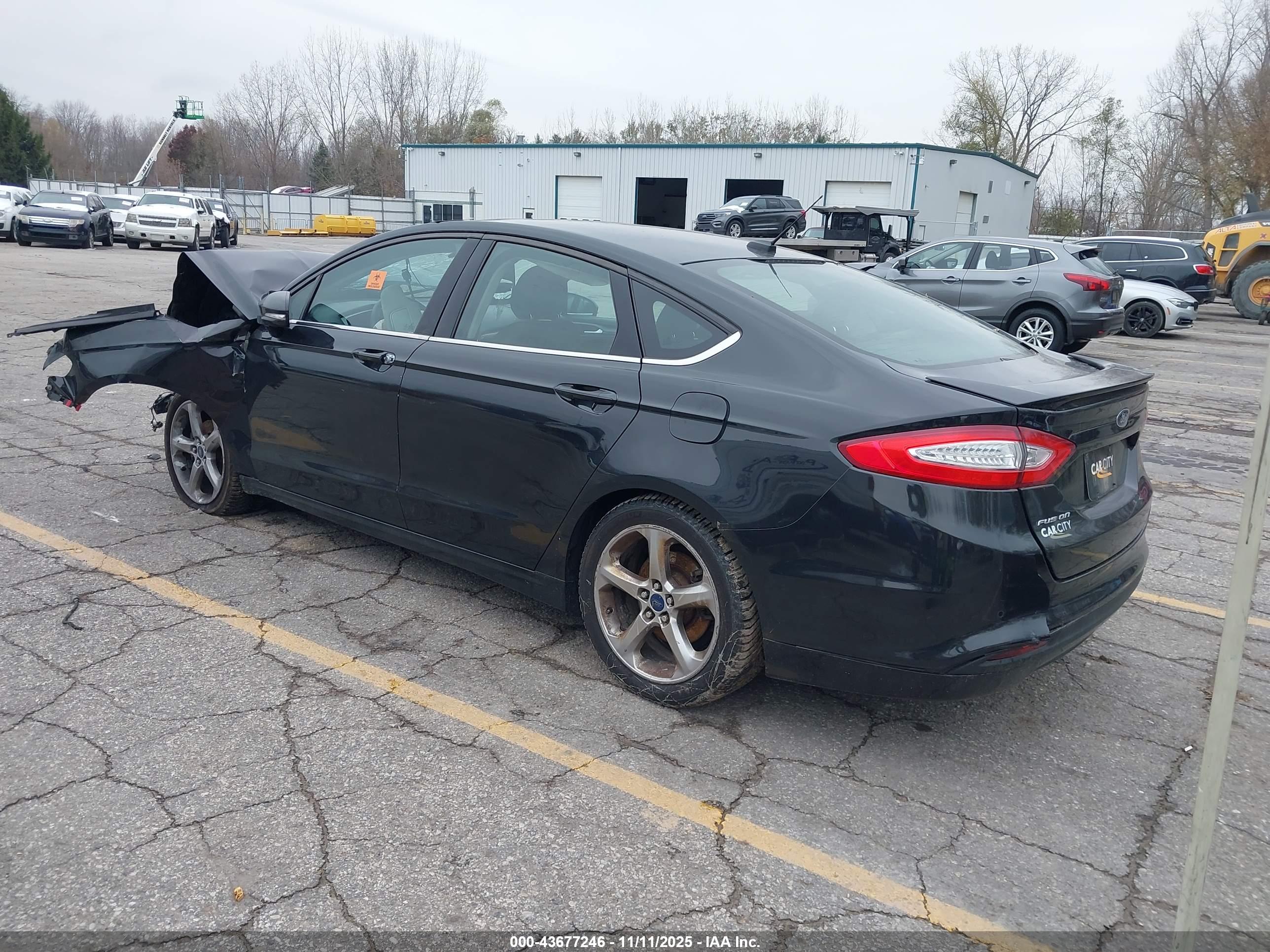 FORD FUSION image 3
