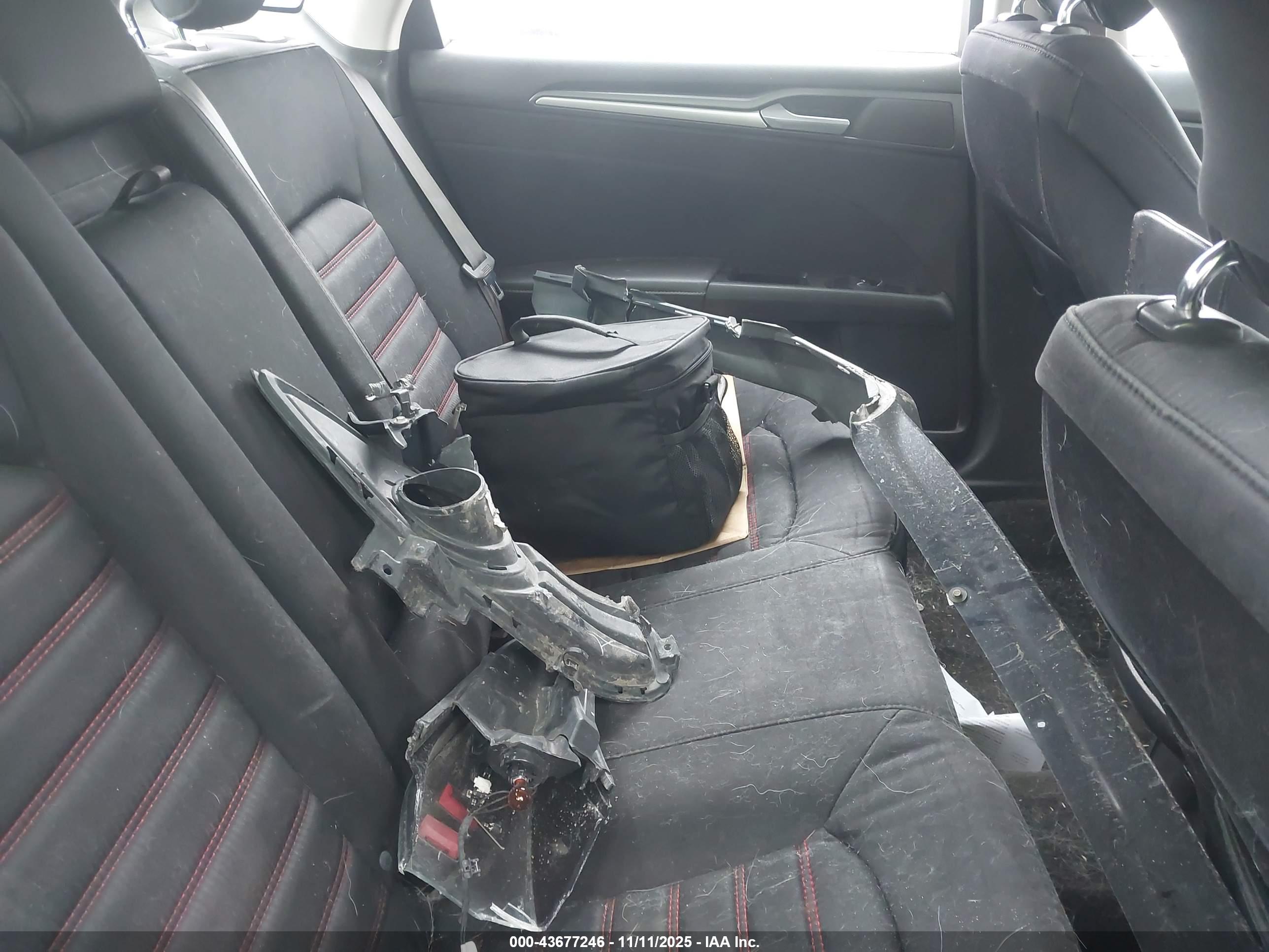 FORD FUSION image 8