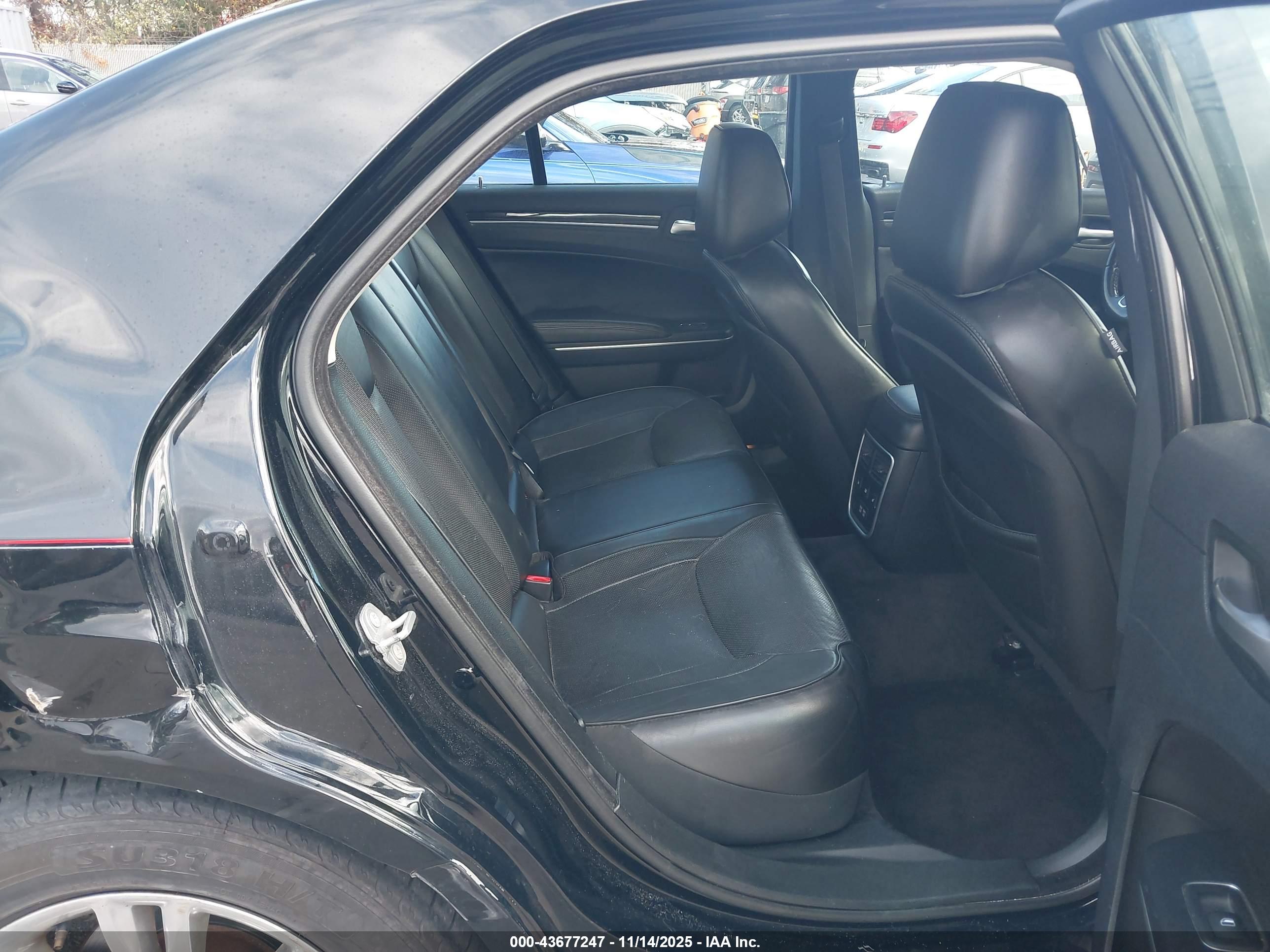 CHRYSLER 300C image 8