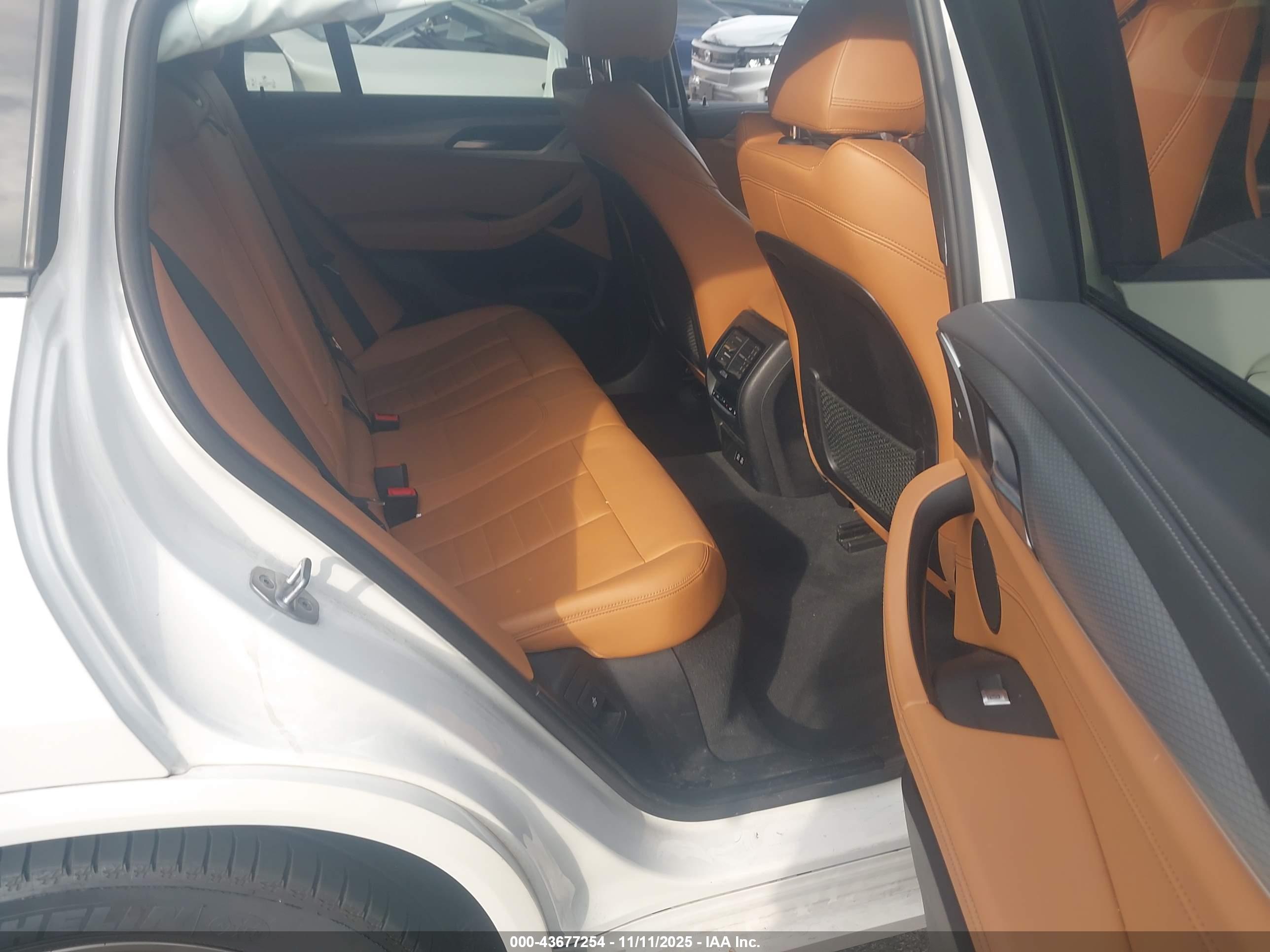 BMW X4 image 8