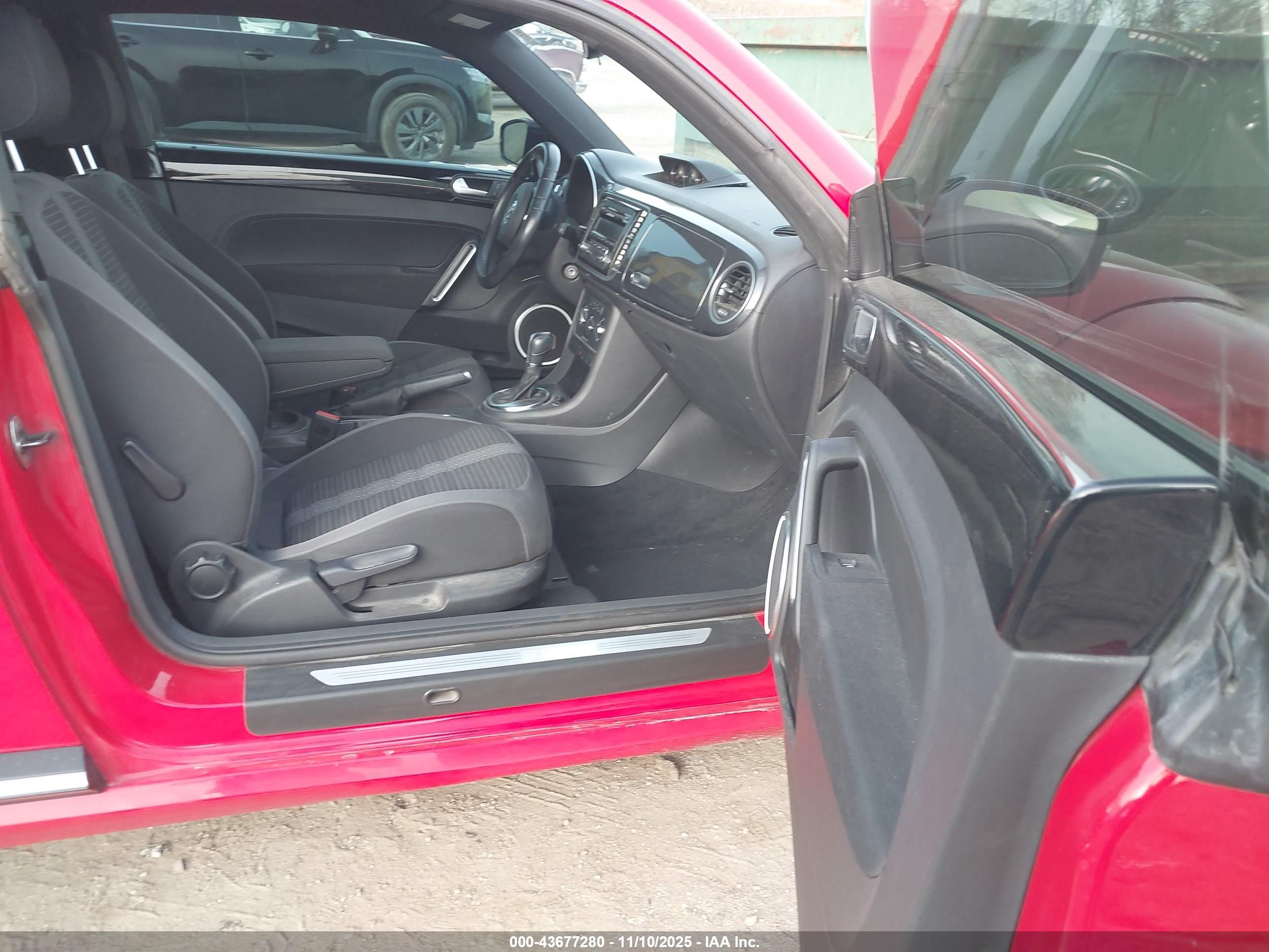 VOLKSWAGEN BEETLE image 5