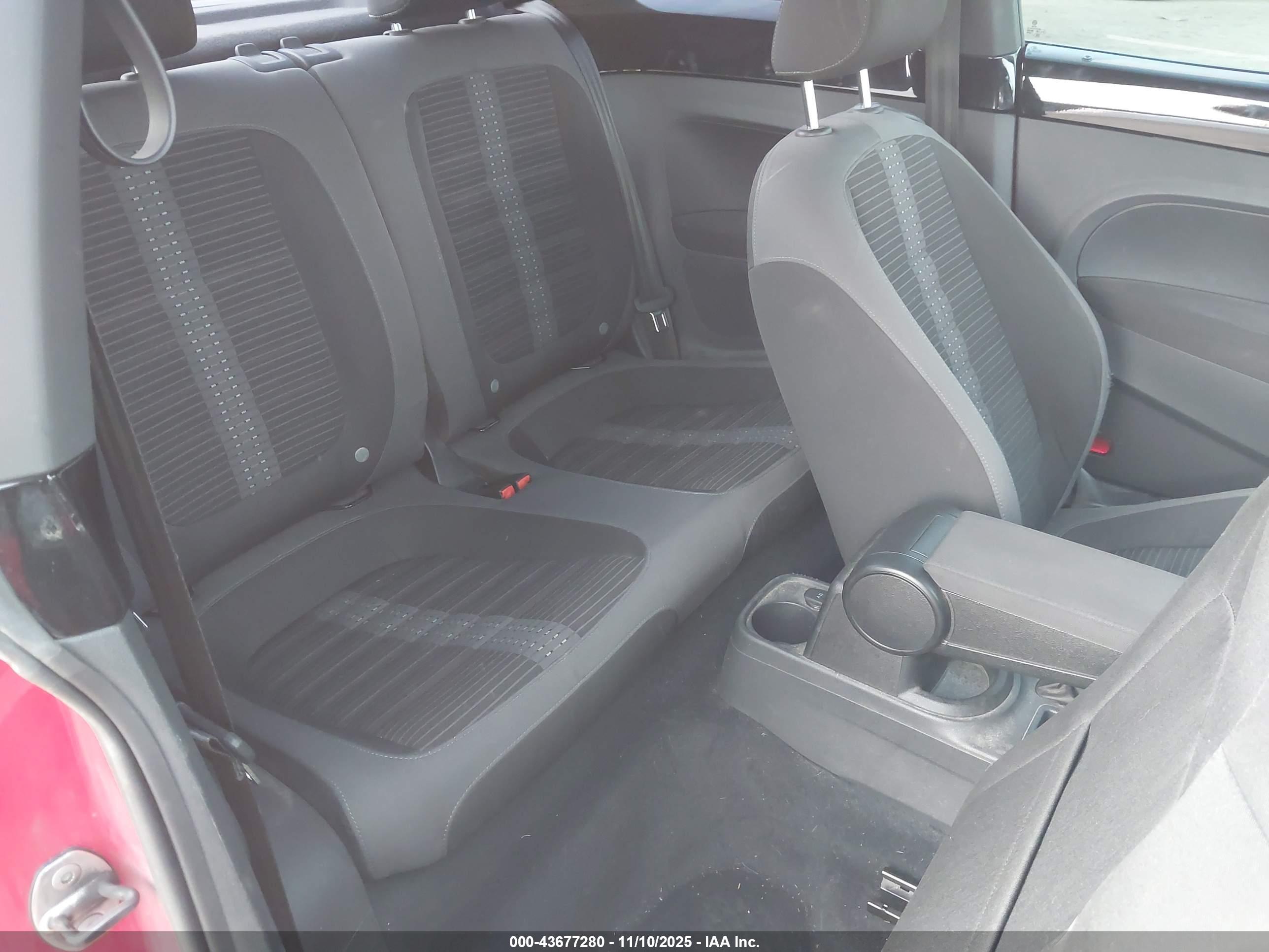 VOLKSWAGEN BEETLE image 8