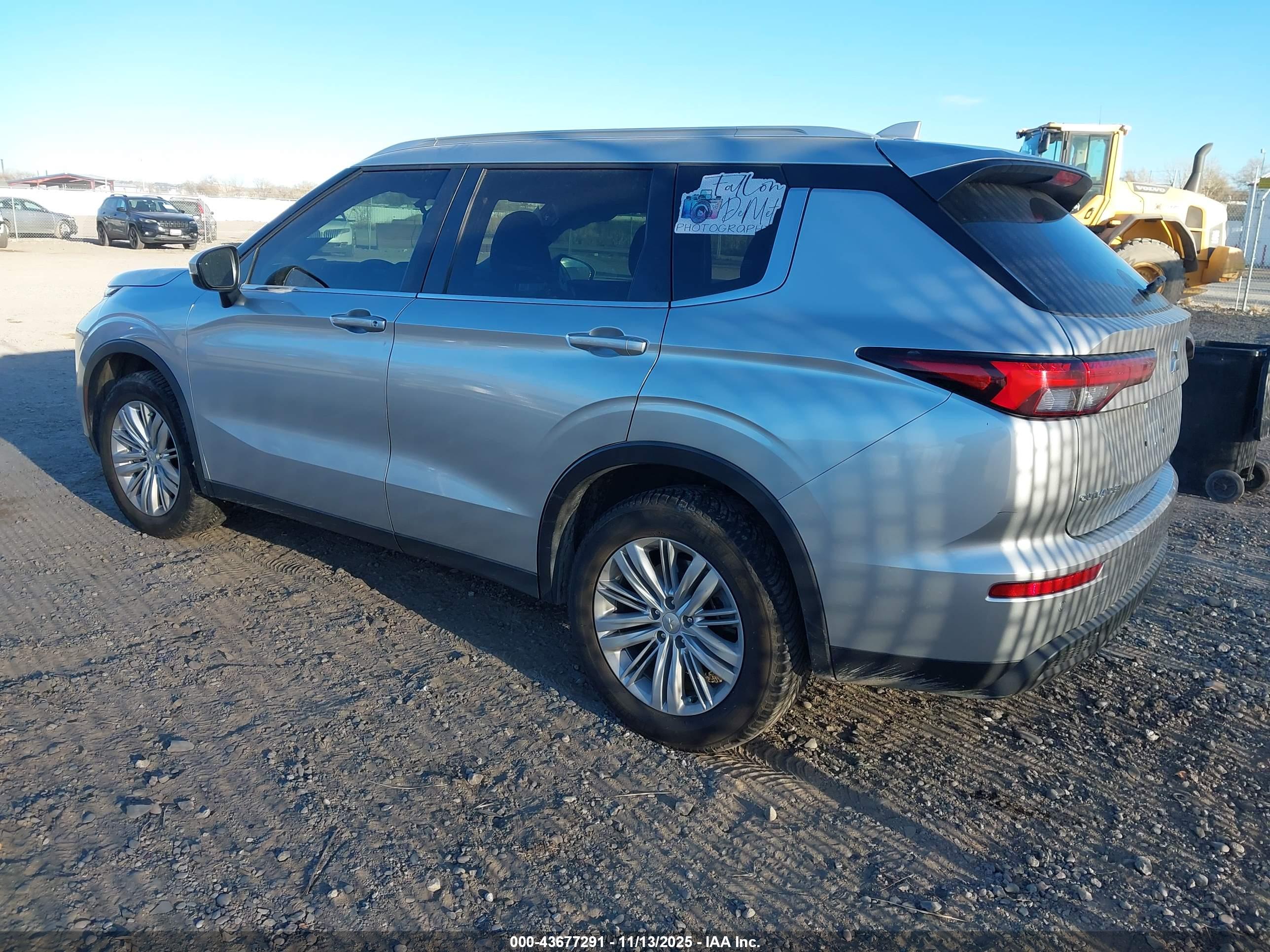 MITSUBISHI OUTLANDER image 3